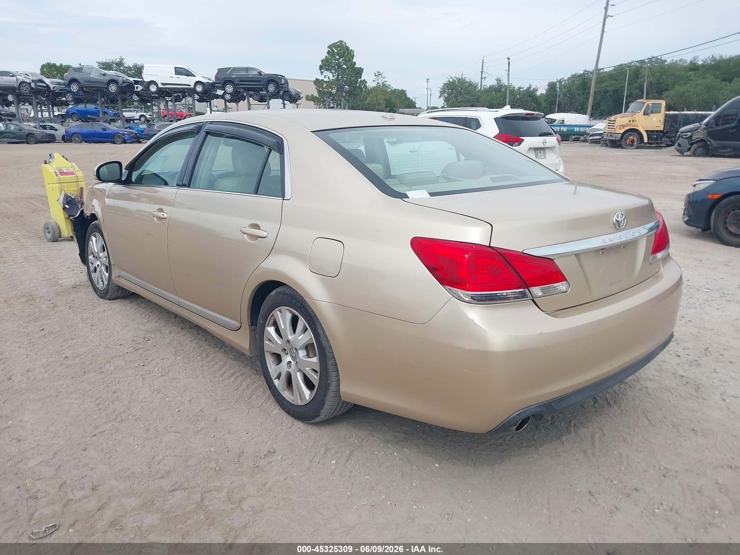 2011 Toyota Avalon   Золотой vin: 4T1BK3DB5BU394182