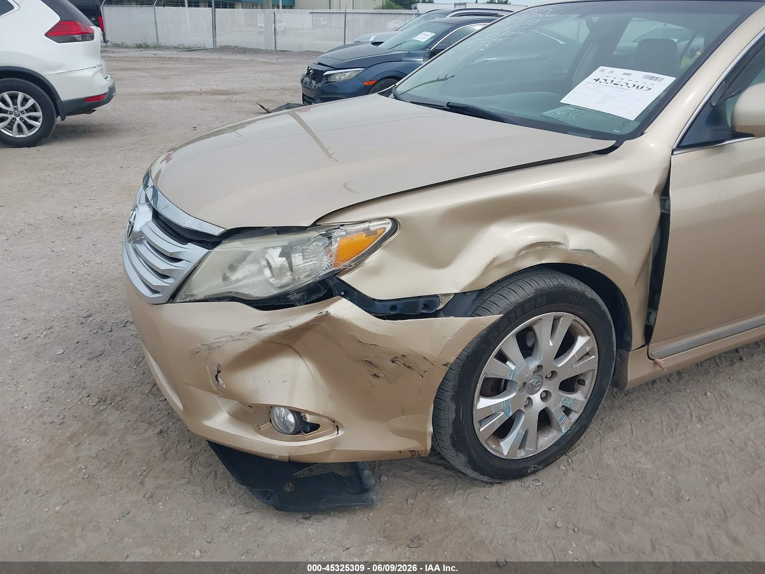 2011 Toyota Avalon   Золотой vin: 4T1BK3DB5BU394182