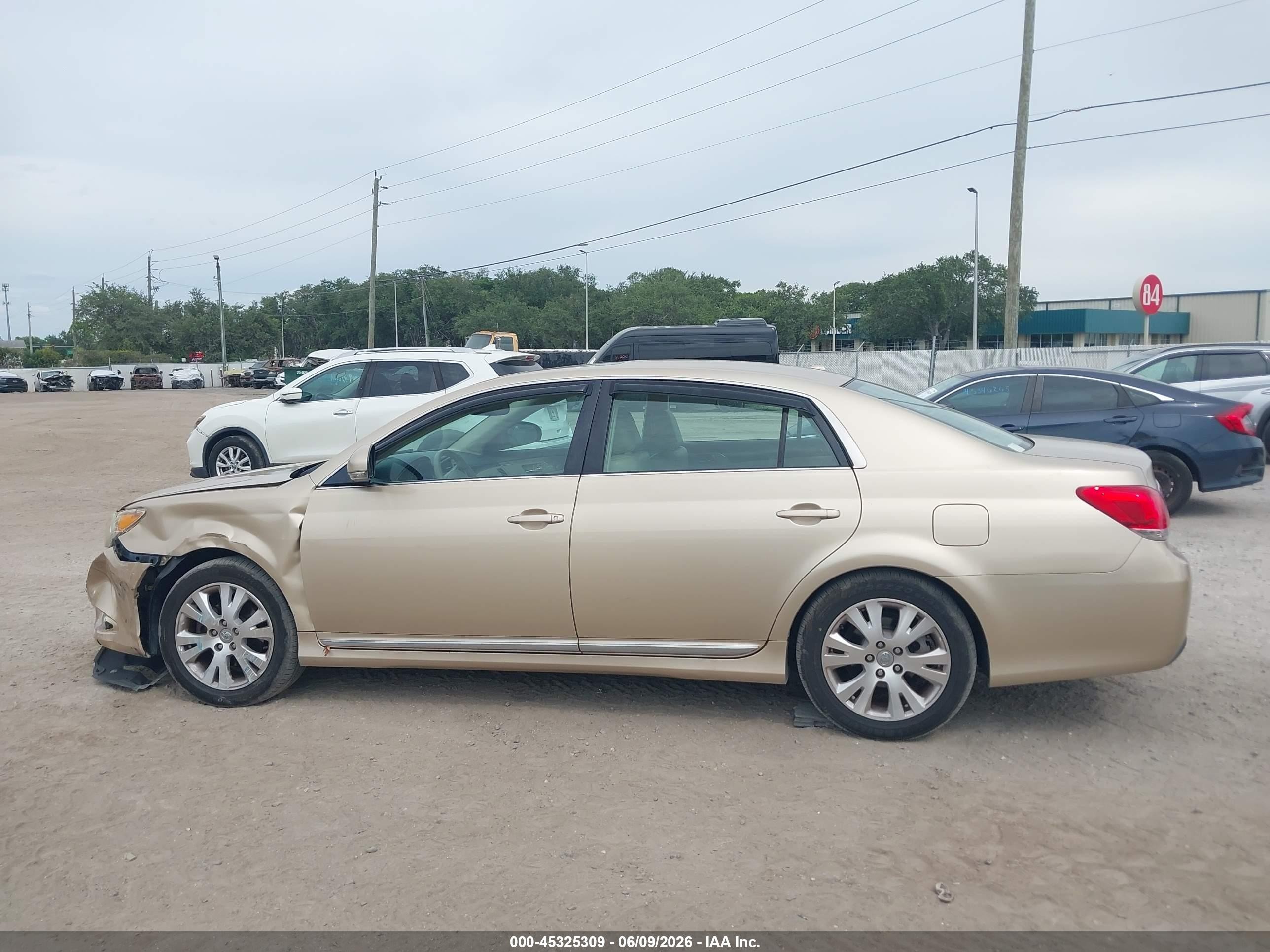 2011 Toyota Avalon   Золотой vin: 4T1BK3DB5BU394182