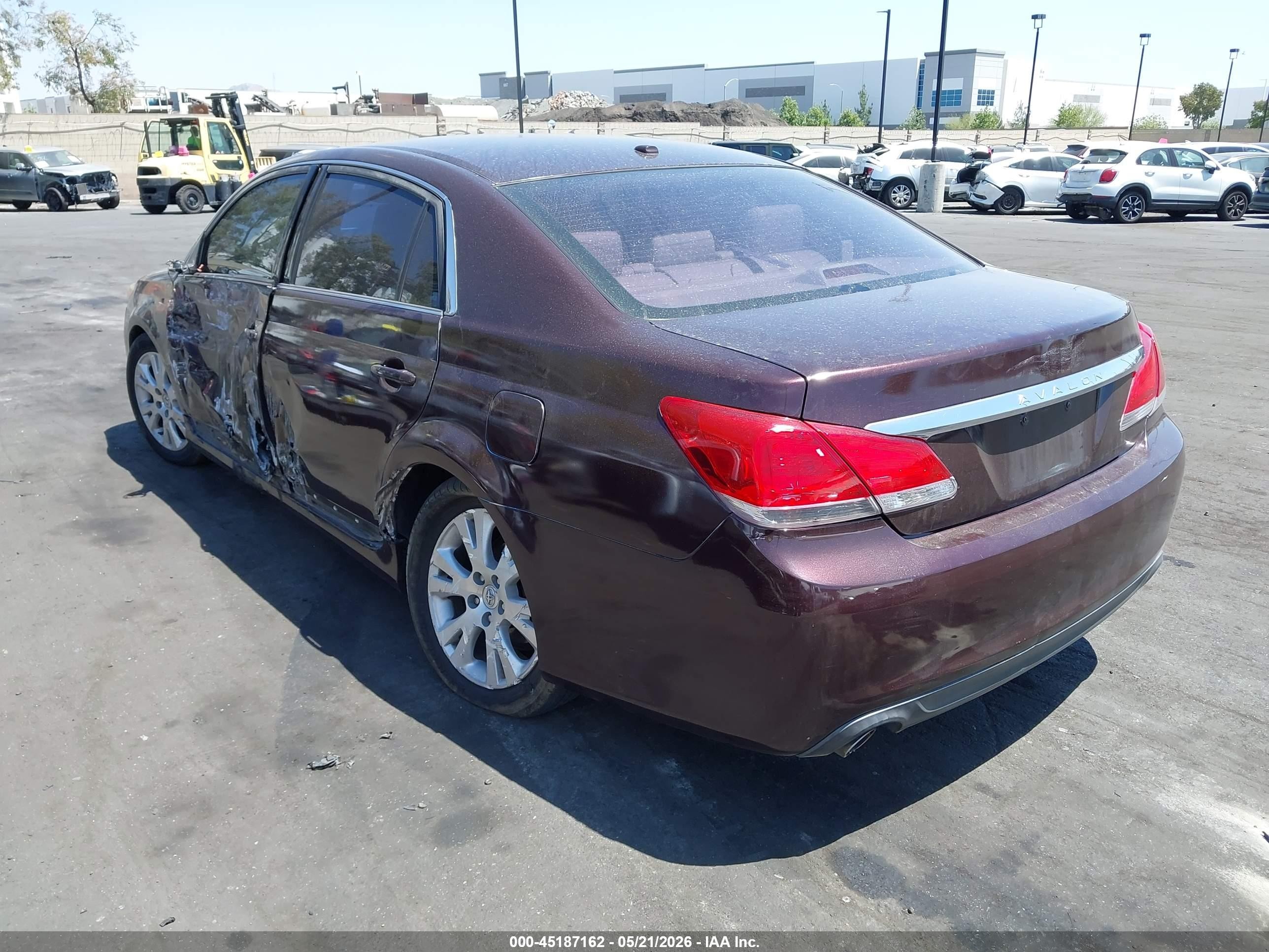 2011 Toyota Avalon   Burgundy vin: 4T1BK3DB5BU401373