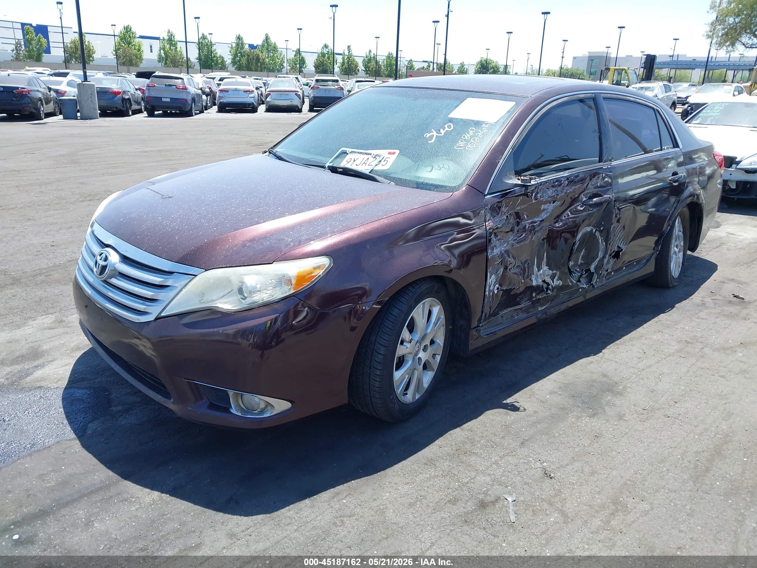 2011 Toyota Avalon   Burgundy vin: 4T1BK3DB5BU401373
