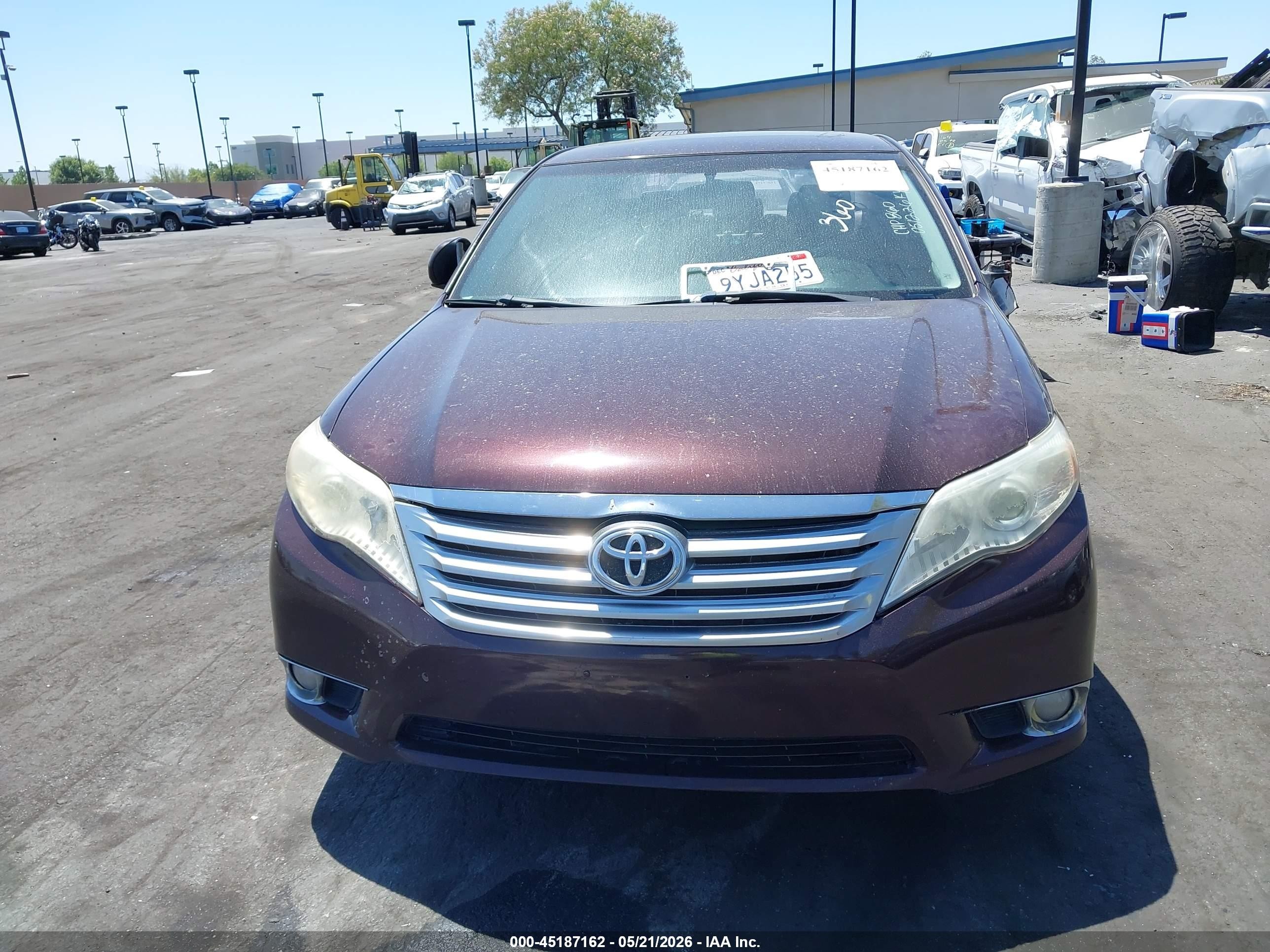 2011 Toyota Avalon   Burgundy vin: 4T1BK3DB5BU401373