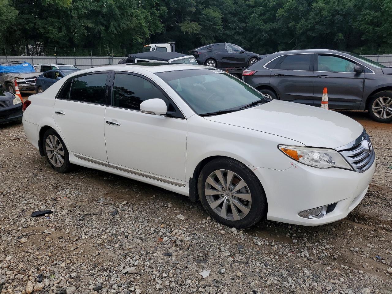 2011 Toyota Avalon Limited White vin: 4T1BK3DB5BU407402