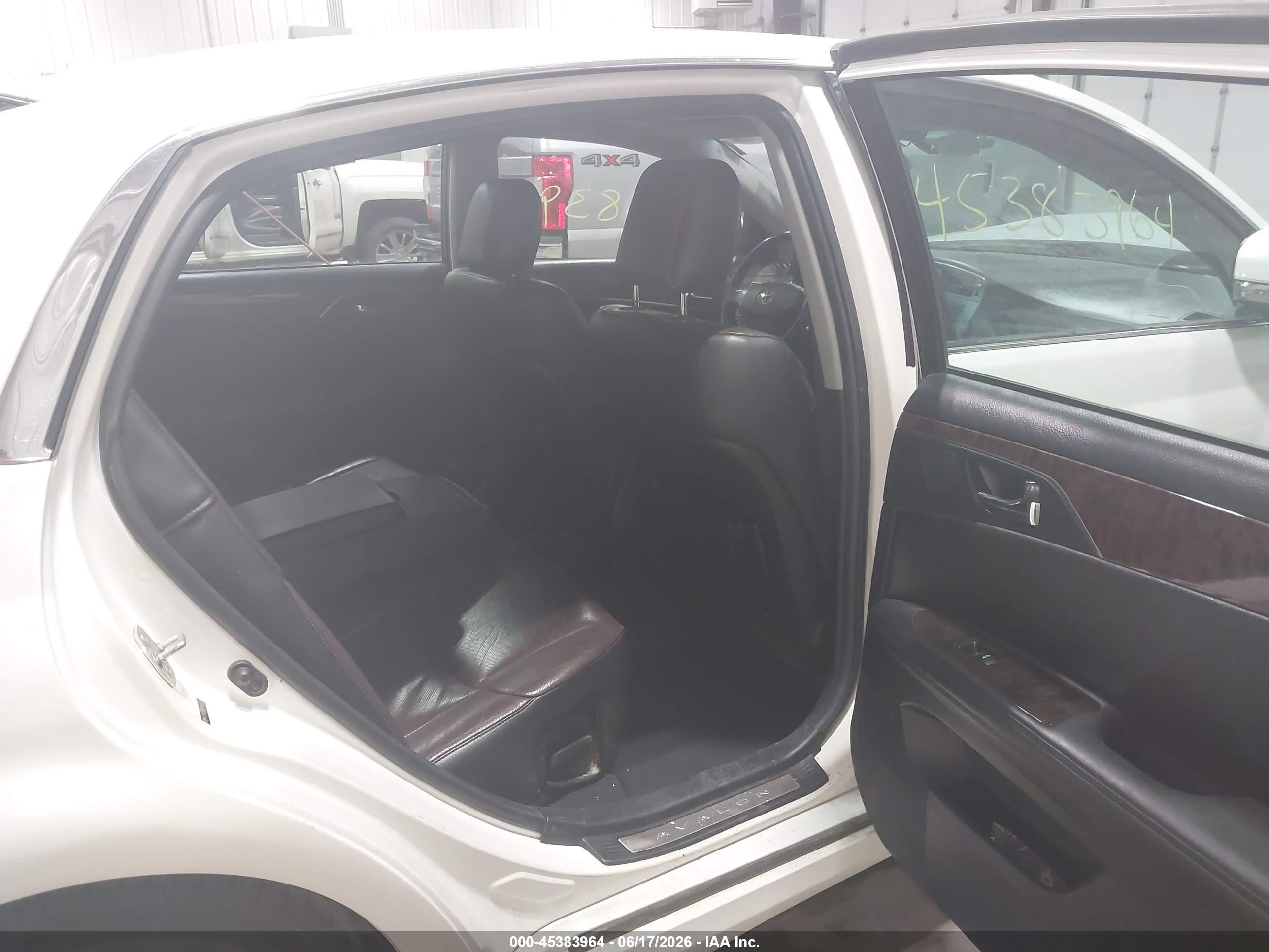 2011 Toyota Avalon Limited White vin: 4T1BK3DB5BU440173