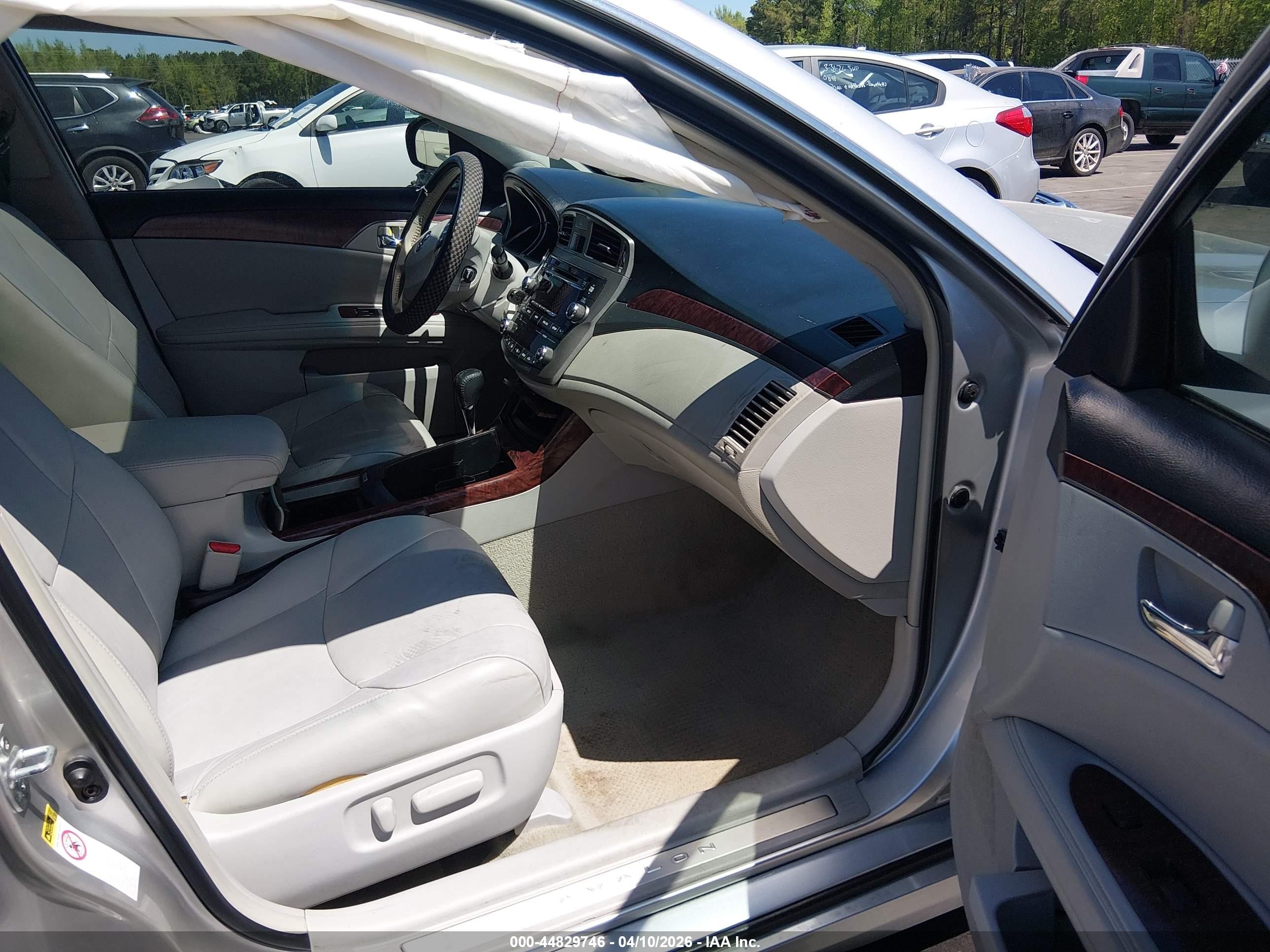 2012 Toyota Avalon   Серебряный vin: 4T1BK3DB5CU451000