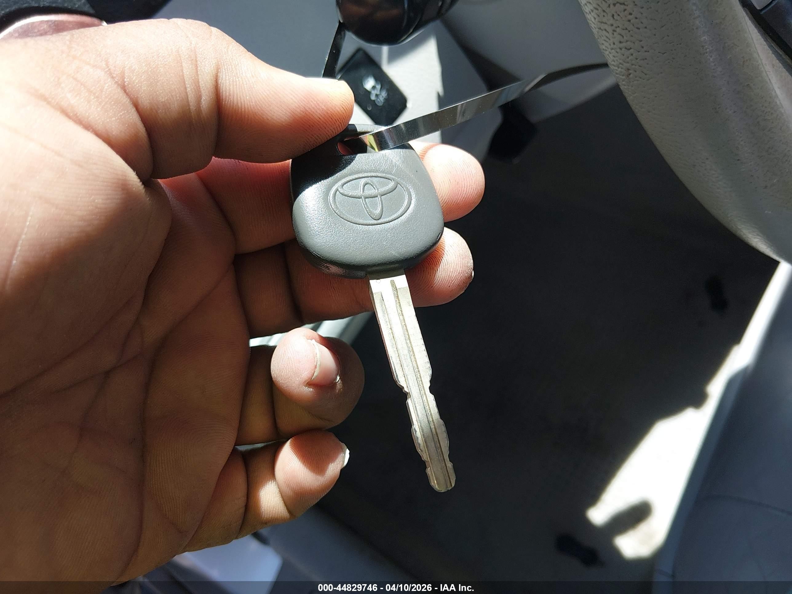 2012 Toyota Avalon   Серебряный vin: 4T1BK3DB5CU451000