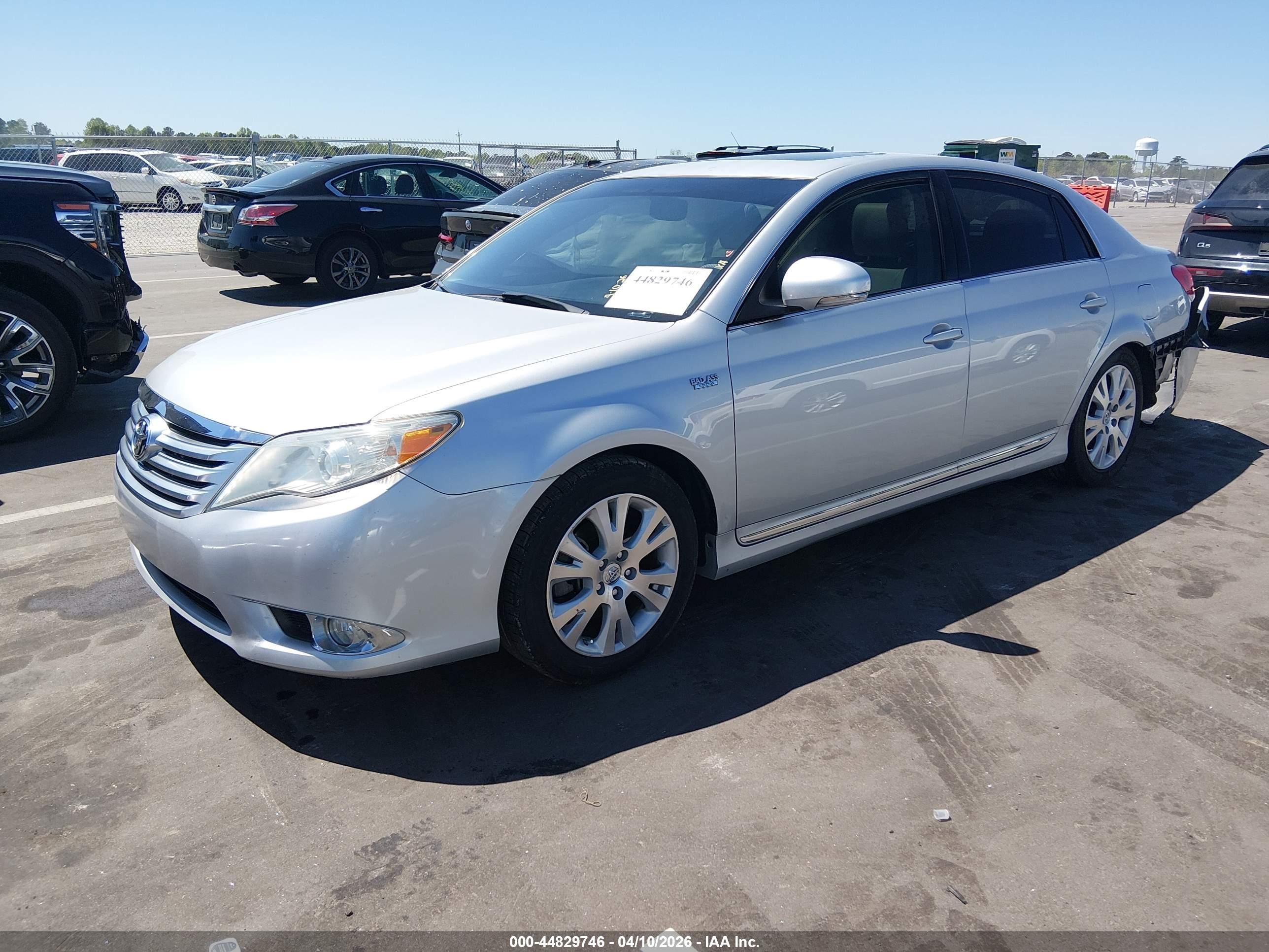 2012 Toyota Avalon   Серебряный vin: 4T1BK3DB5CU451000
