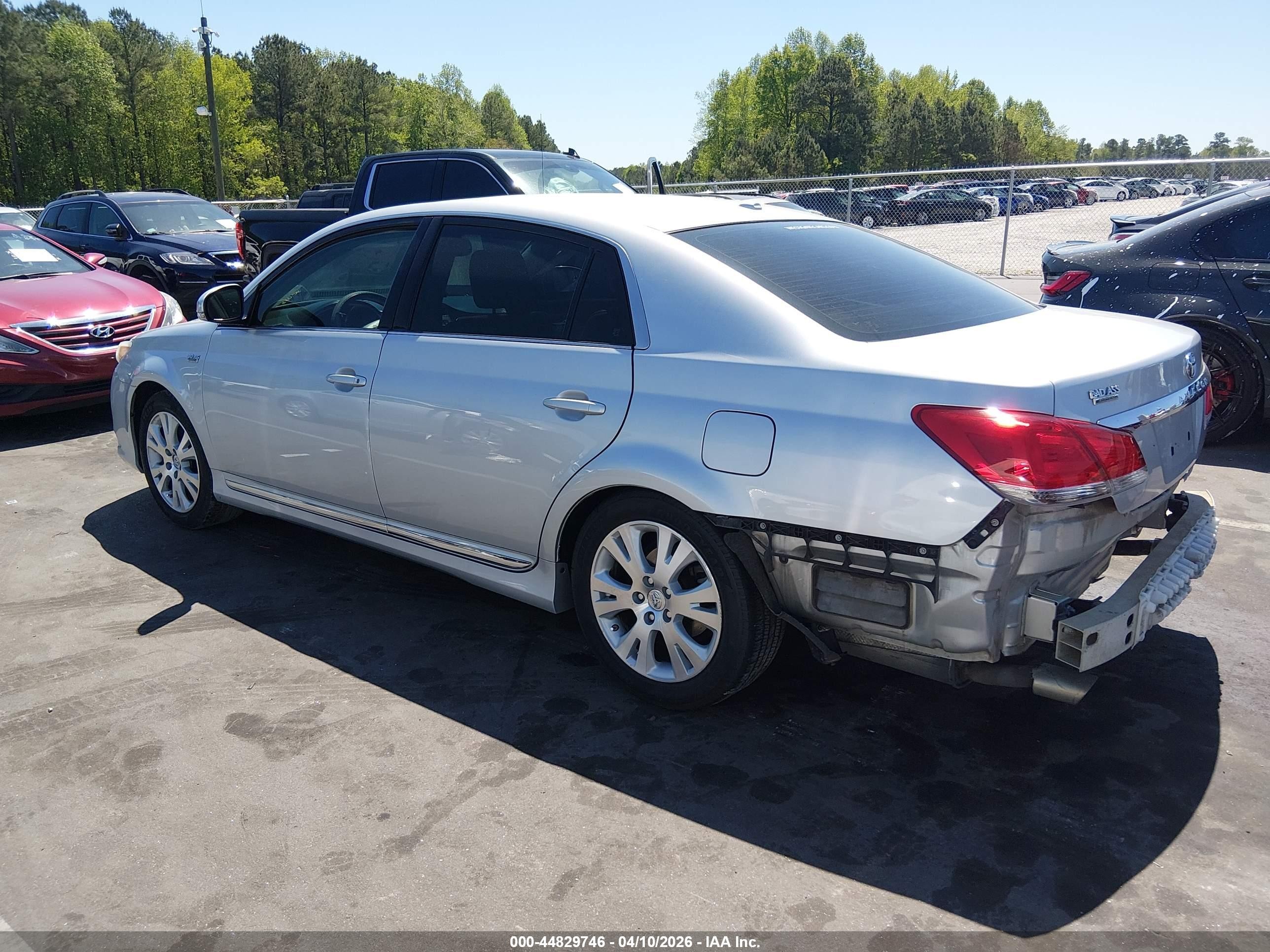 2012 Toyota Avalon   Серебряный vin: 4T1BK3DB5CU451000