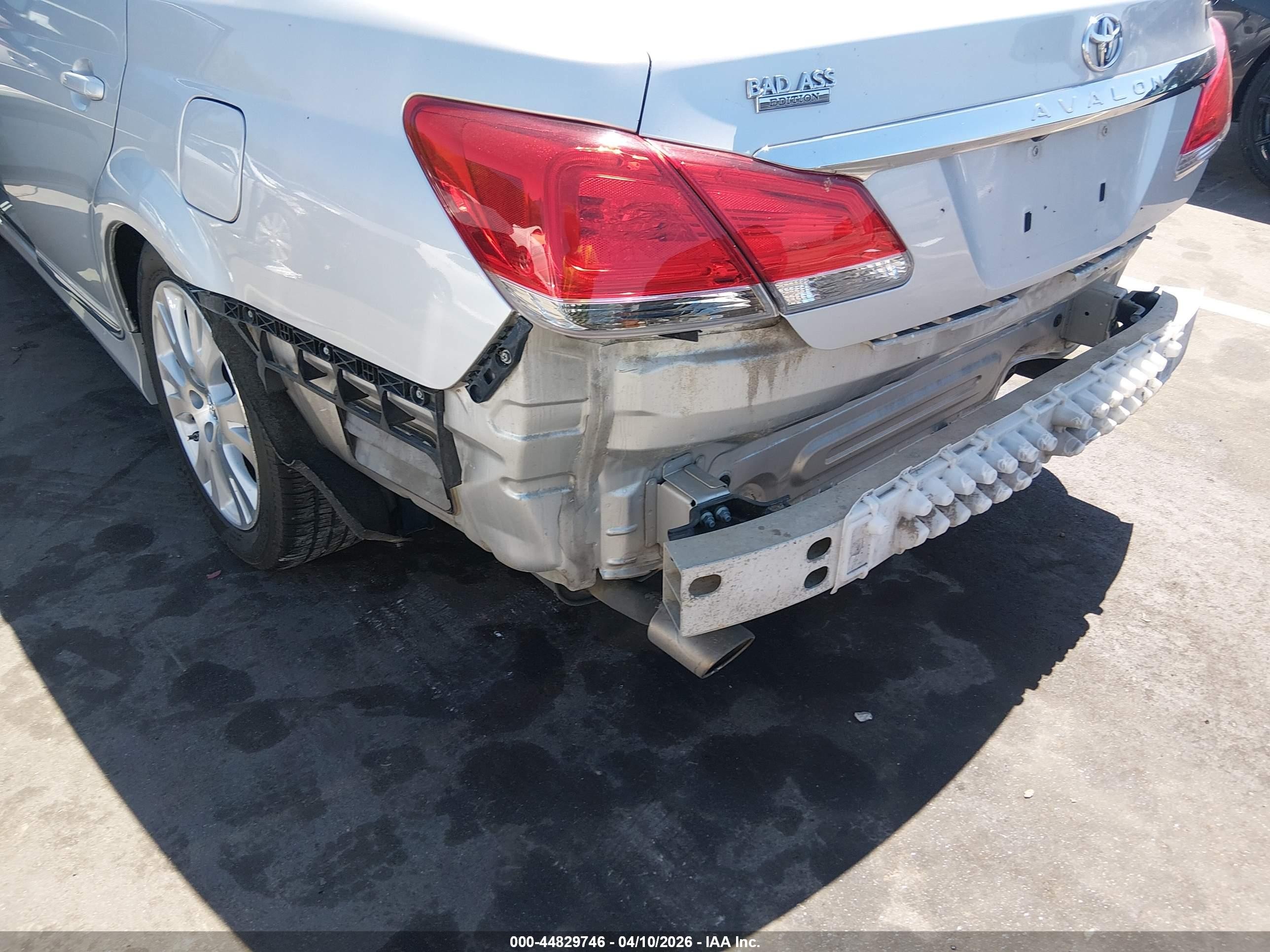 2012 Toyota Avalon   Серебряный vin: 4T1BK3DB5CU451000