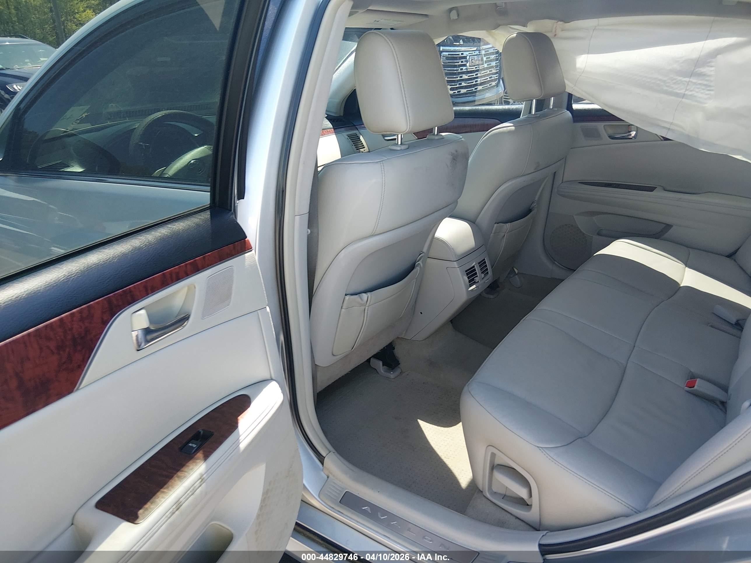 2012 Toyota Avalon   Серебряный vin: 4T1BK3DB5CU451000