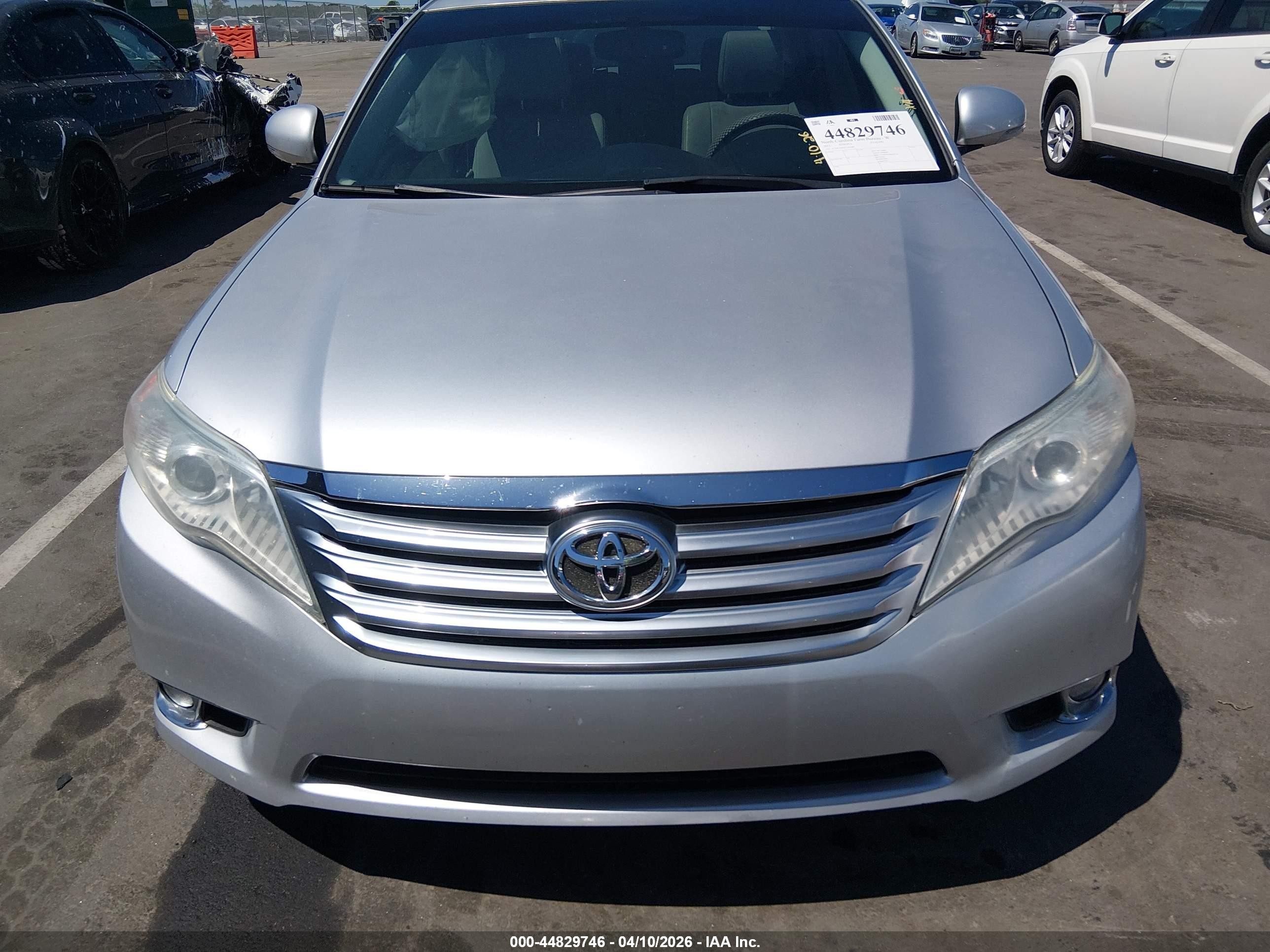 2012 Toyota Avalon   Серебряный vin: 4T1BK3DB5CU451000