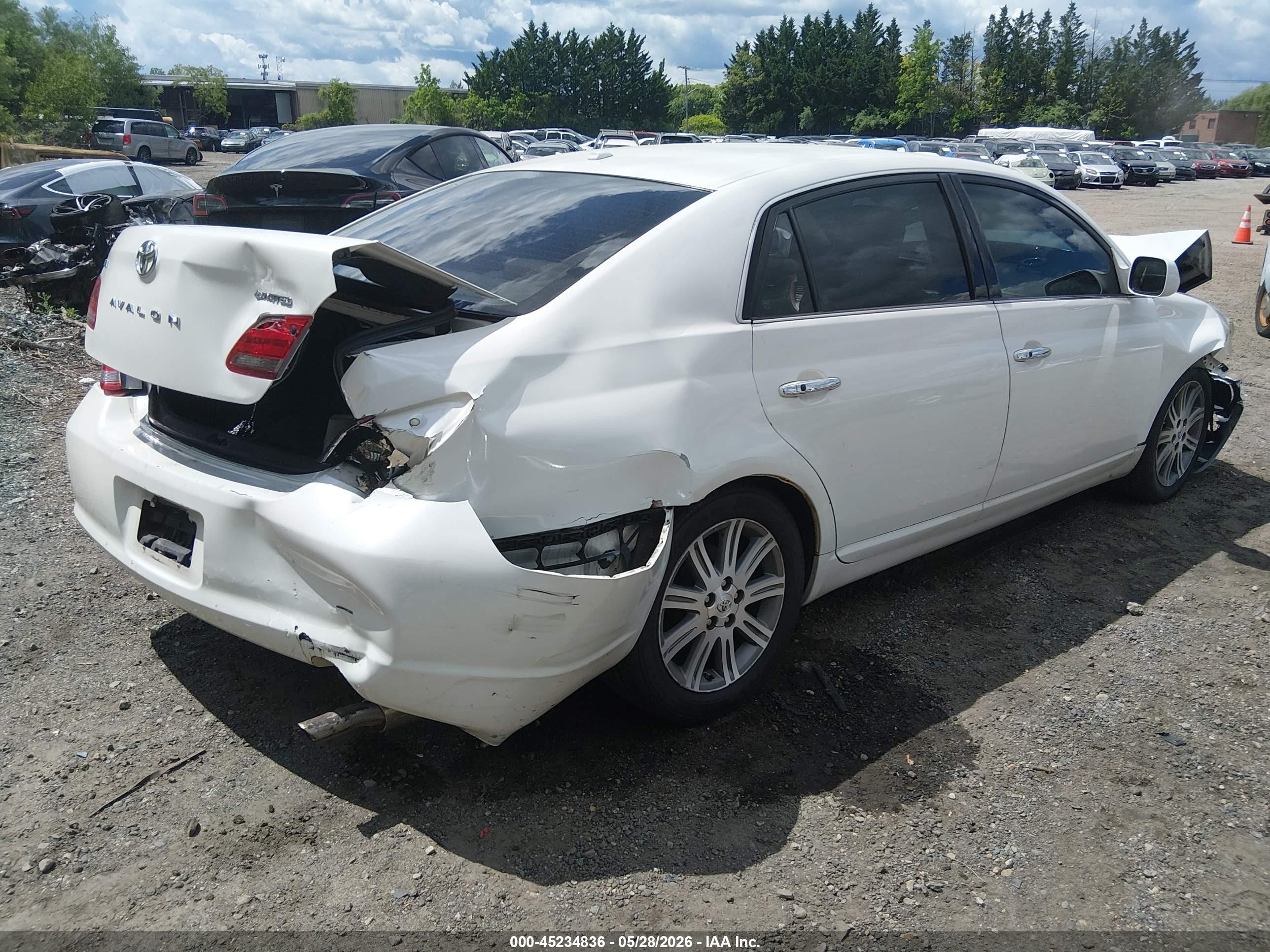 2010 Toyota Avalon Limited White vin: 4T1BK3DB6AU353400