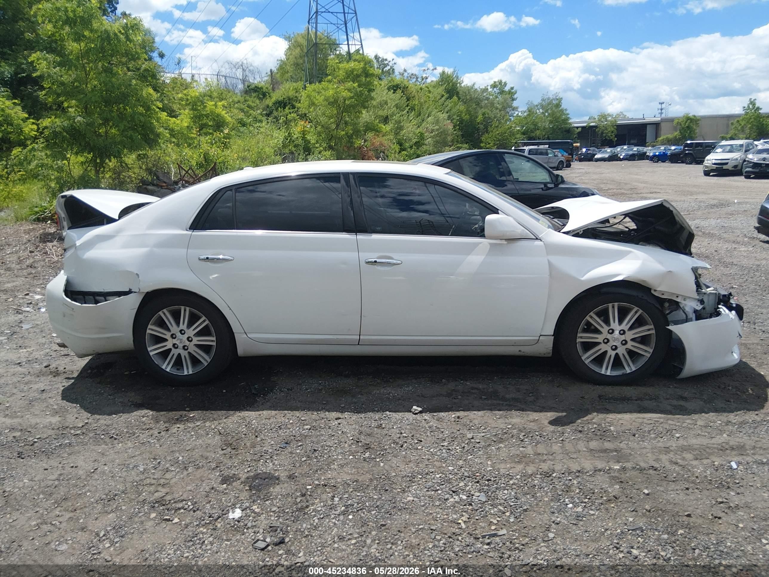 2010 Toyota Avalon Limited White vin: 4T1BK3DB6AU353400