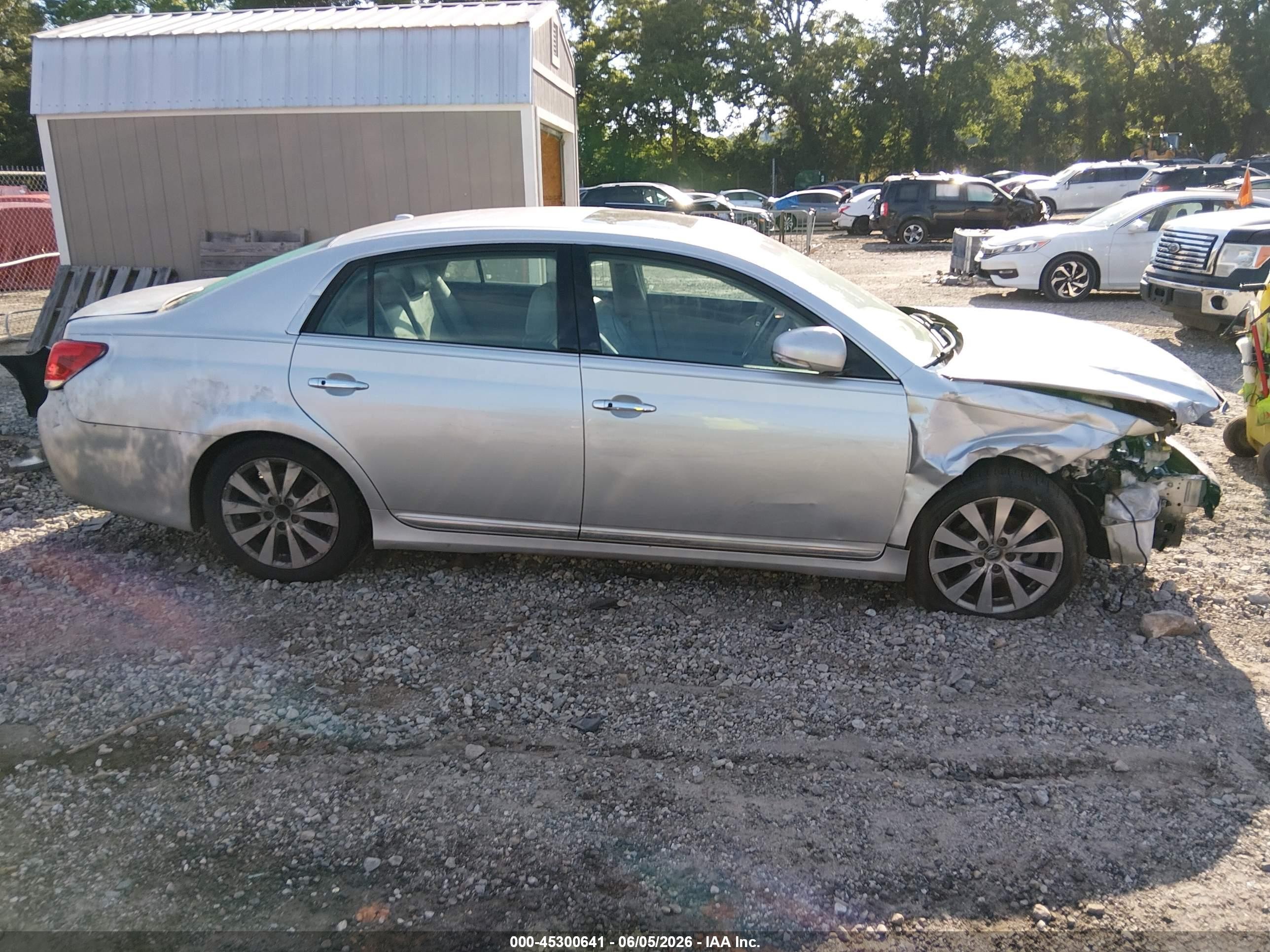 2011 Toyota Avalon Limited Серебряный vin: 4T1BK3DB6BU379450