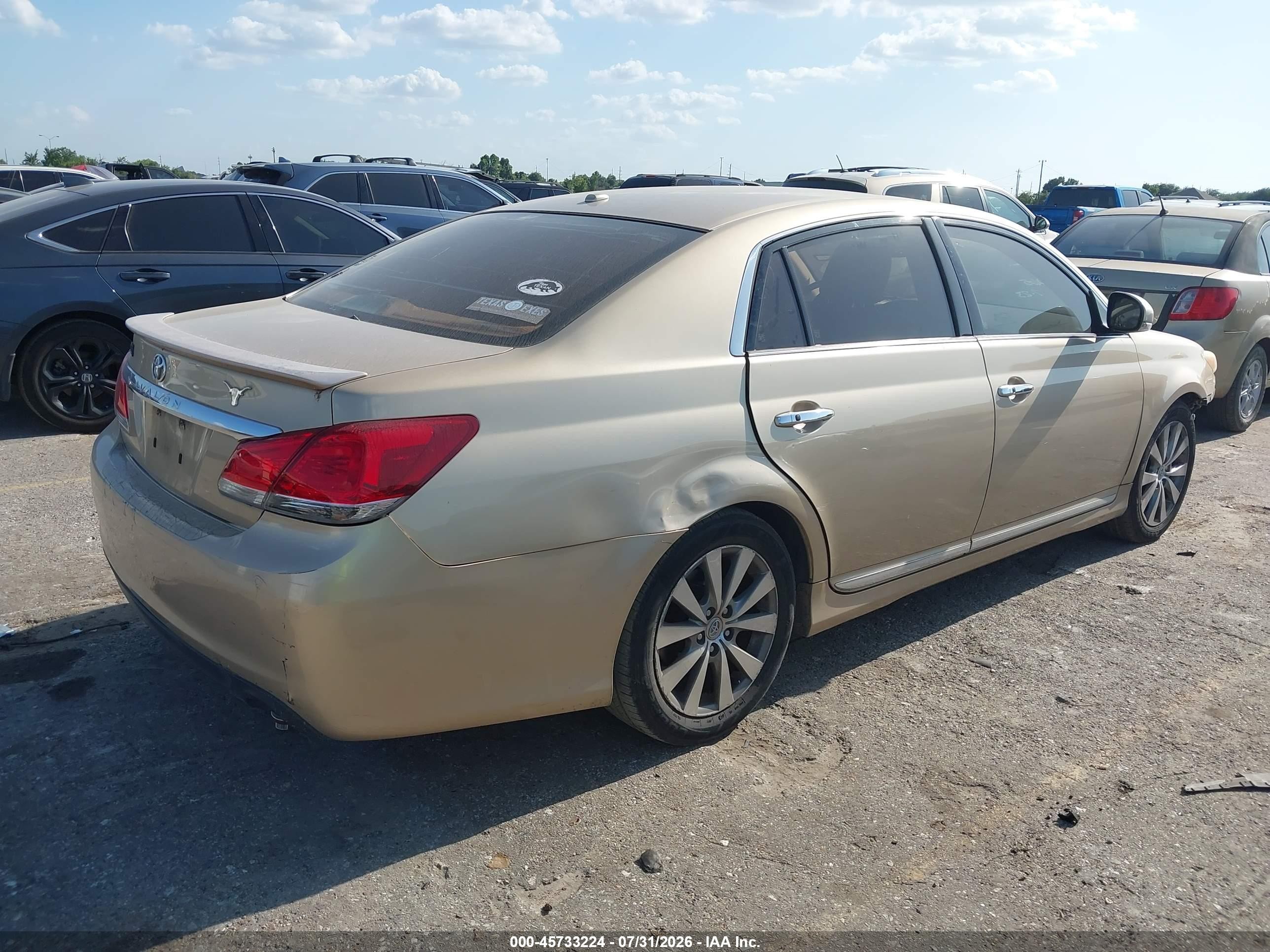 2011 Toyota Avalon Limited Золотой vin: 4T1BK3DB6BU397026