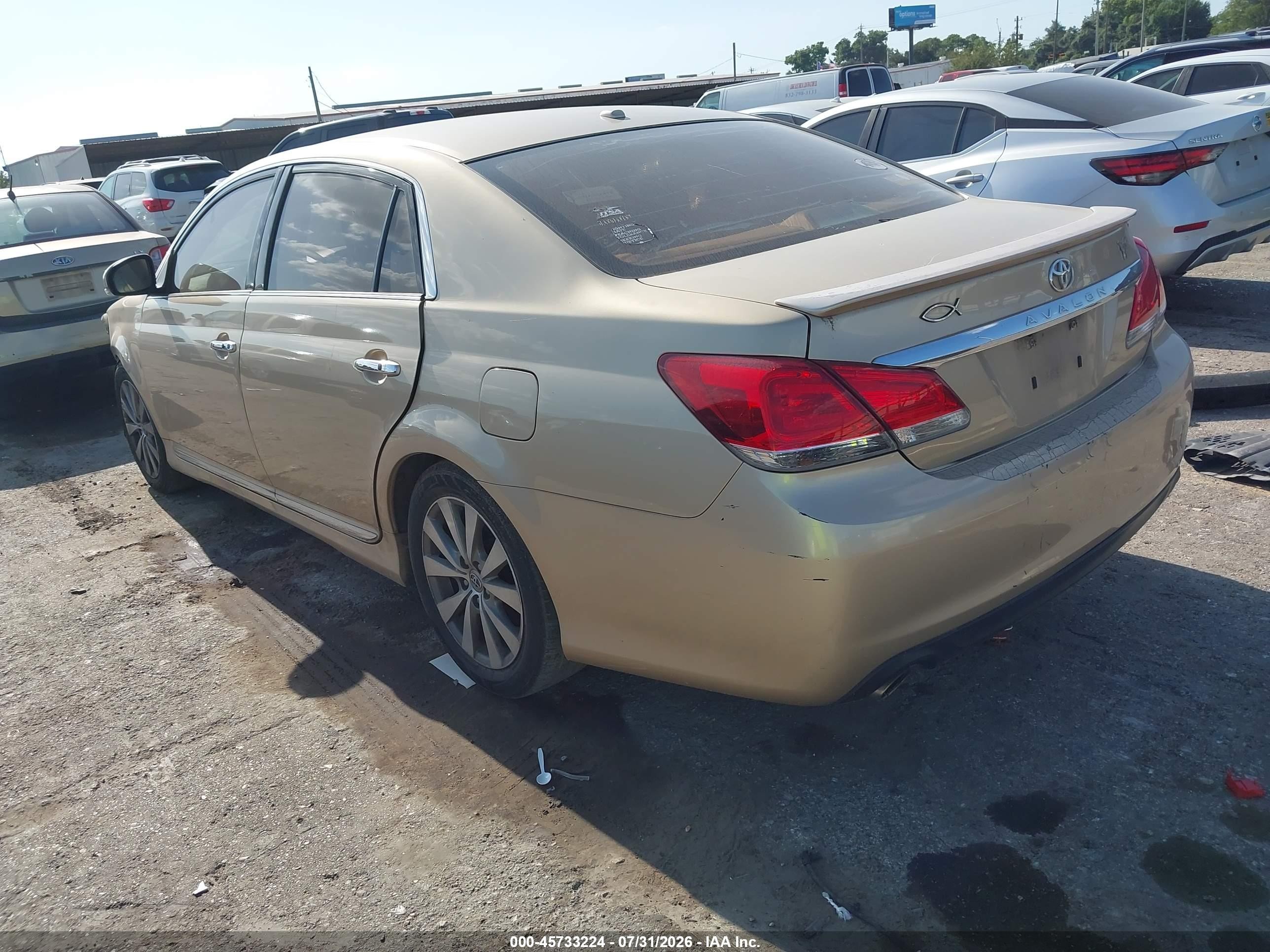 2011 Toyota Avalon Limited Золотой vin: 4T1BK3DB6BU397026