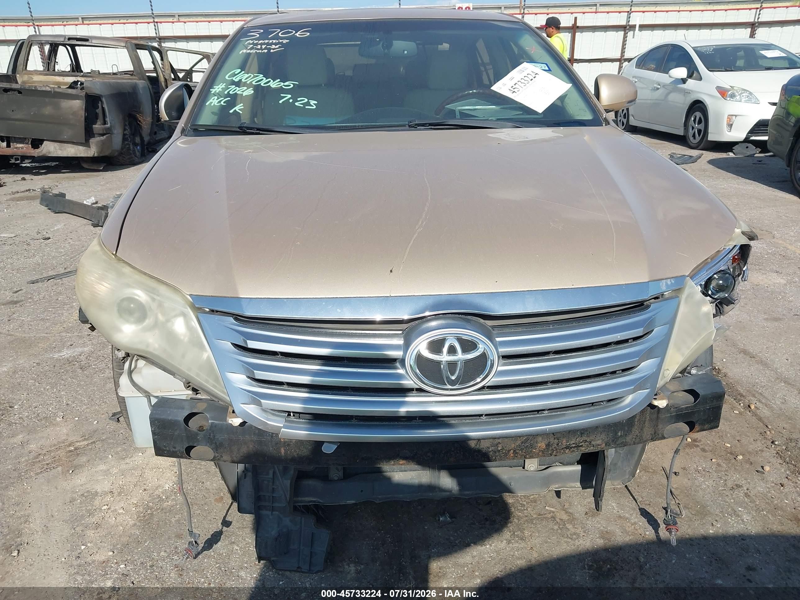 2011 Toyota Avalon Limited Золотой vin: 4T1BK3DB6BU397026