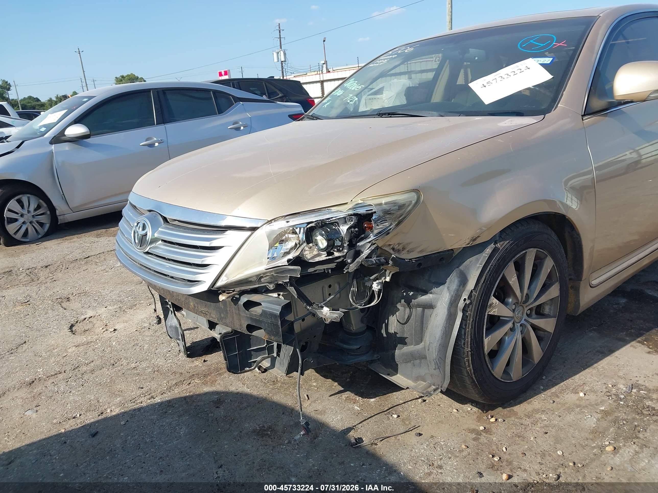 2011 Toyota Avalon Limited Золотой vin: 4T1BK3DB6BU397026