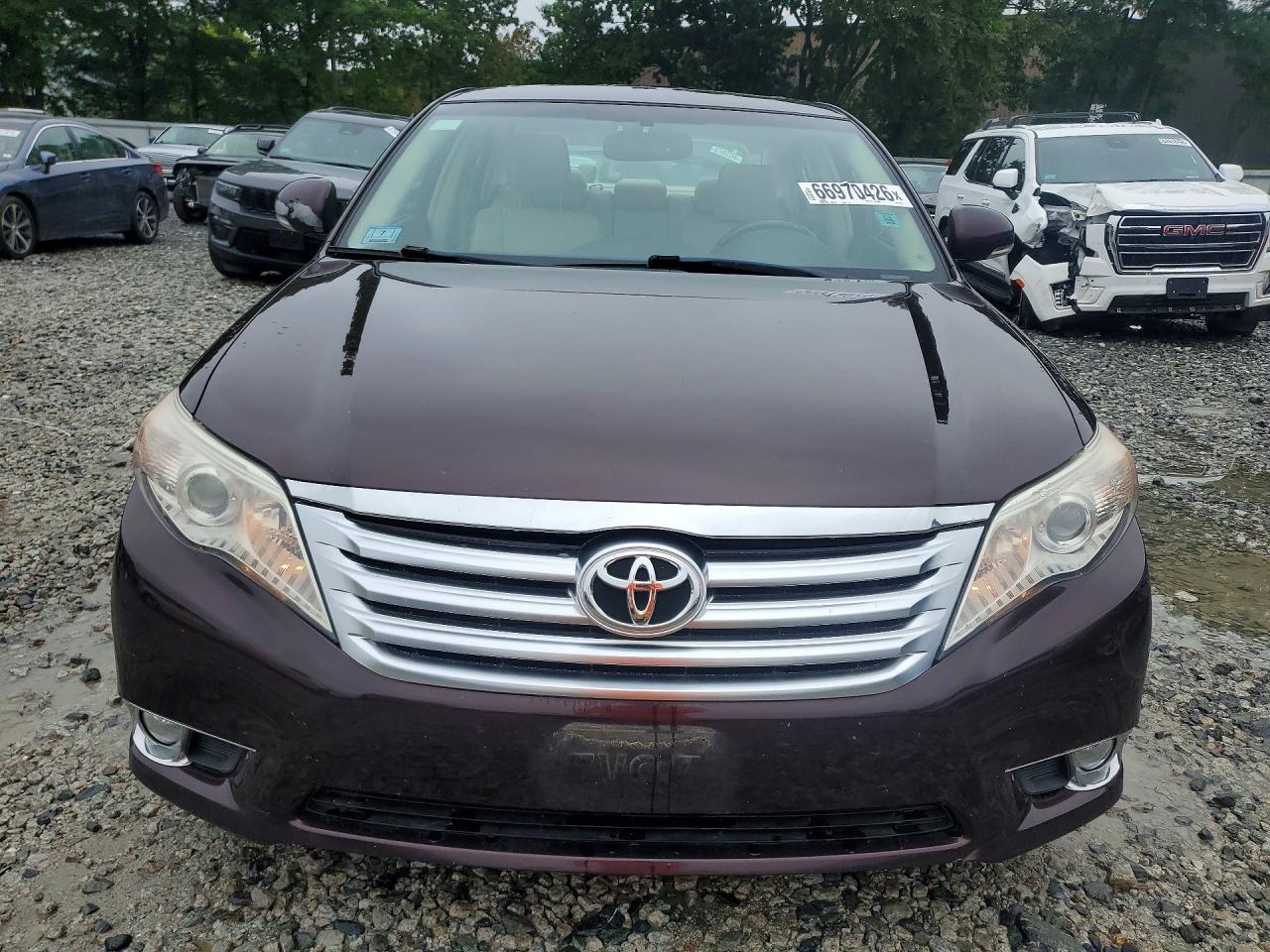 2011 Toyota Avalon Limited Burgundy vin: 4T1BK3DB6BU418487
