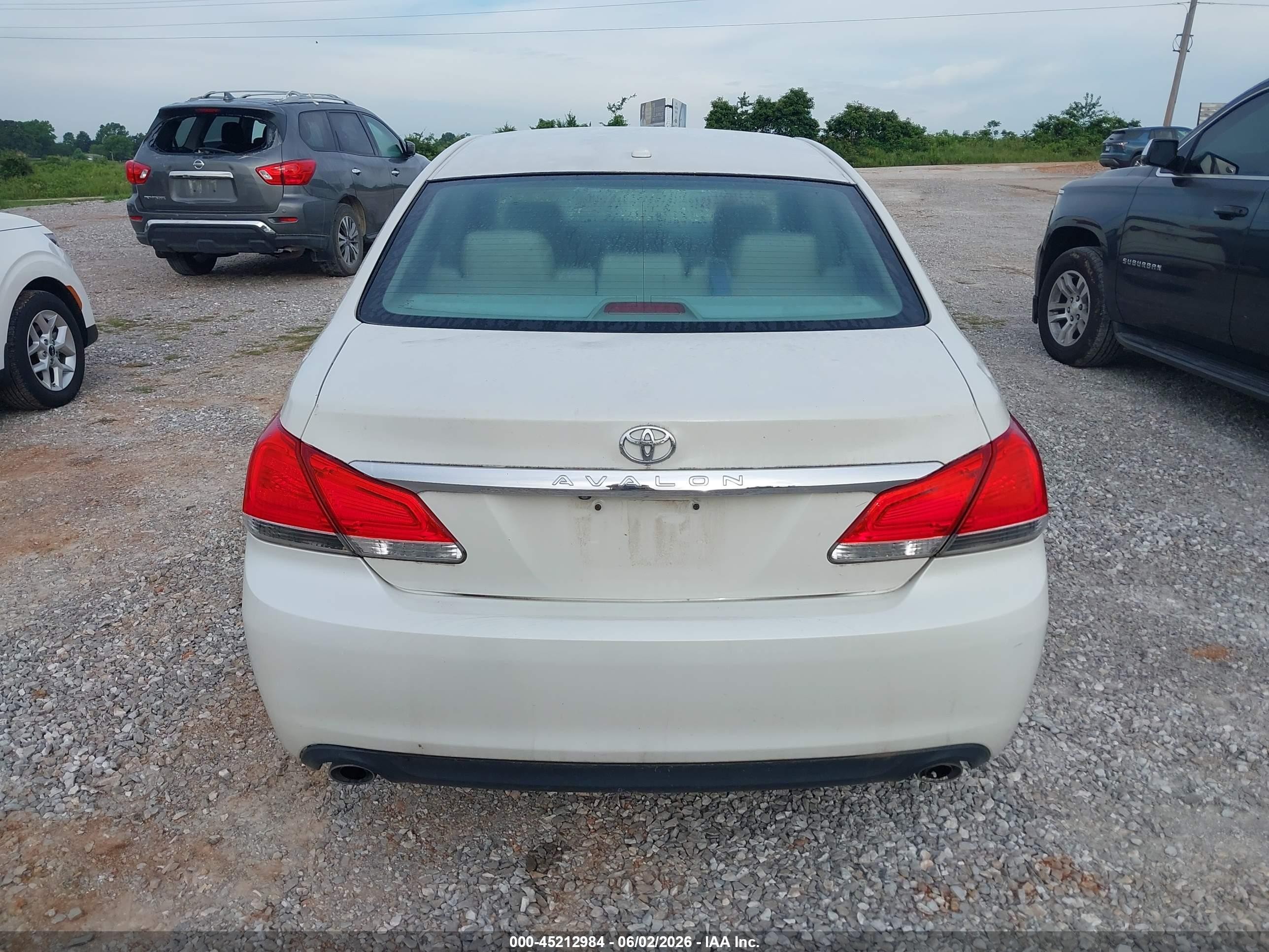 2011 Toyota Avalon Limited White vin: 4T1BK3DB6BU421440