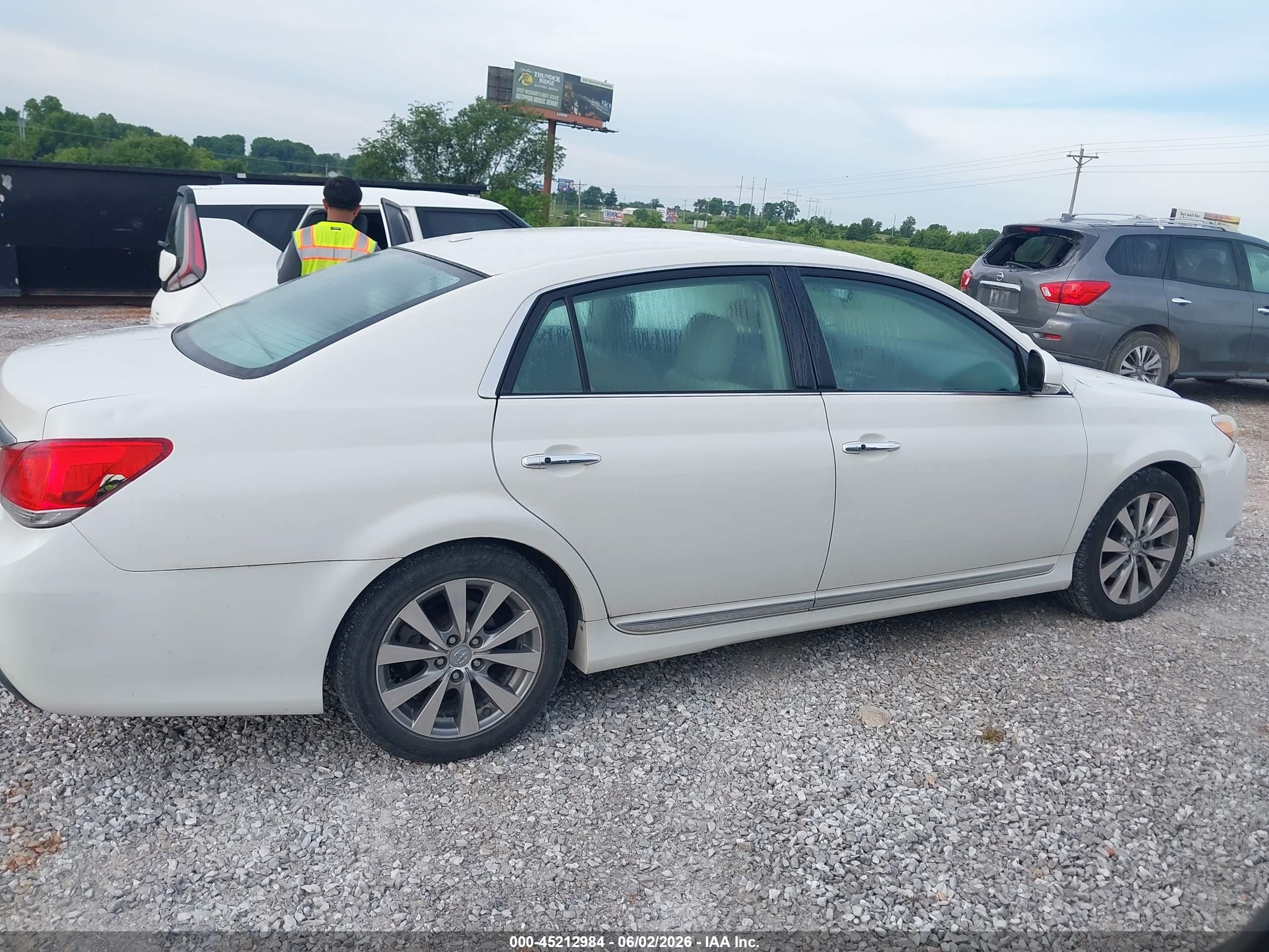 2011 Toyota Avalon Limited White vin: 4T1BK3DB6BU421440