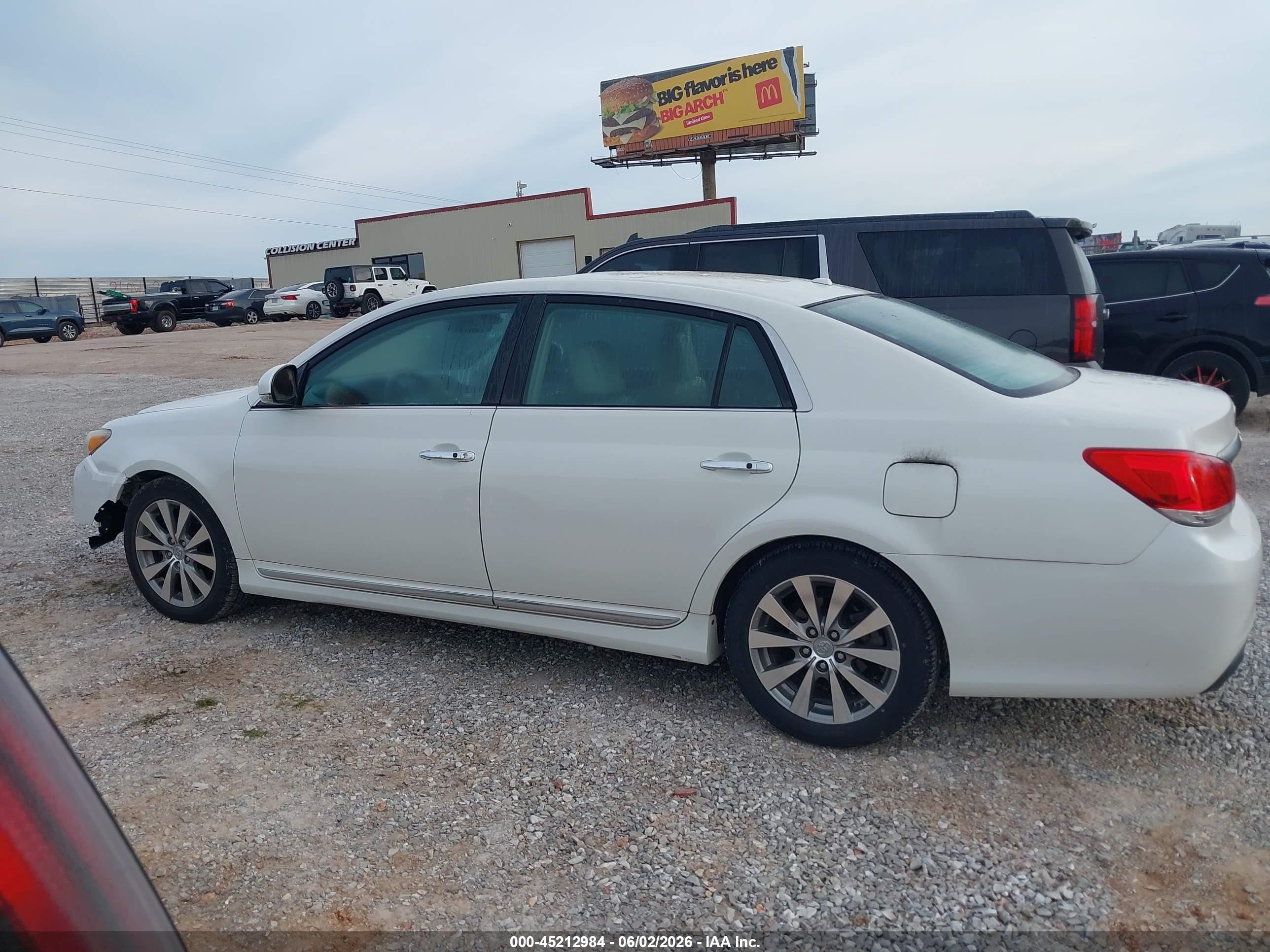 2011 Toyota Avalon Limited White vin: 4T1BK3DB6BU421440