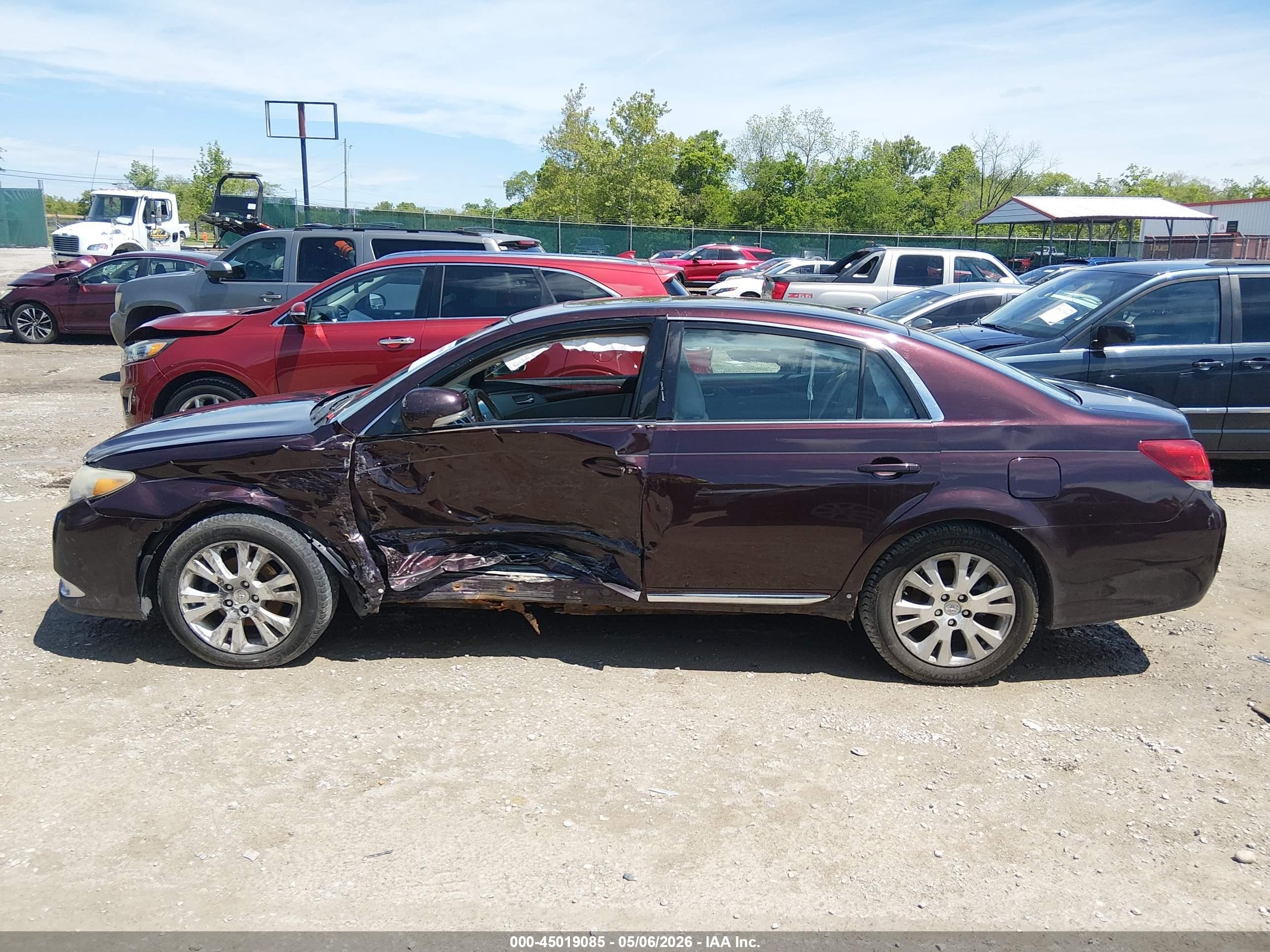 2011 Toyota Avalon   Maroon vin: 4T1BK3DB6BU431529