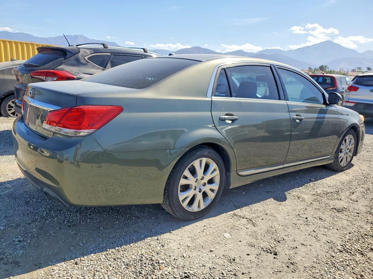 2011 Toyota Avalon Base Green vin: 4T1BK3DB6BU435189