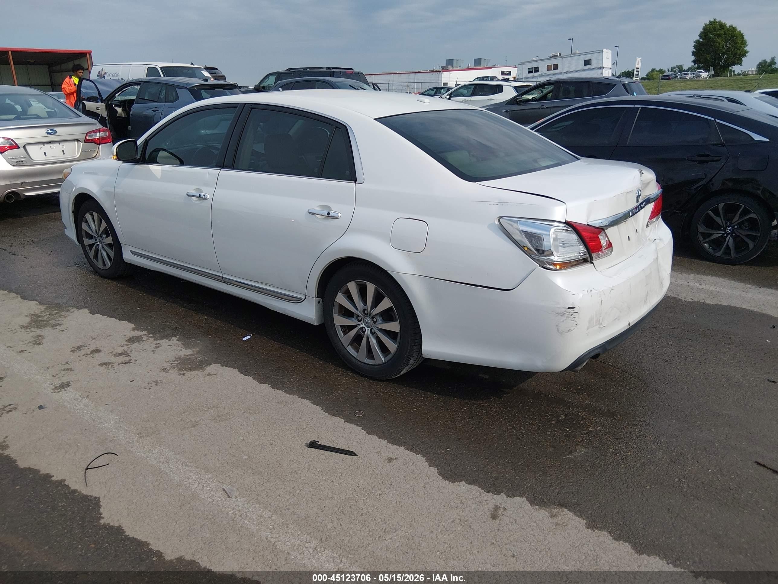 2012 Toyota Avalon Limited White vin: 4T1BK3DB6CU470137