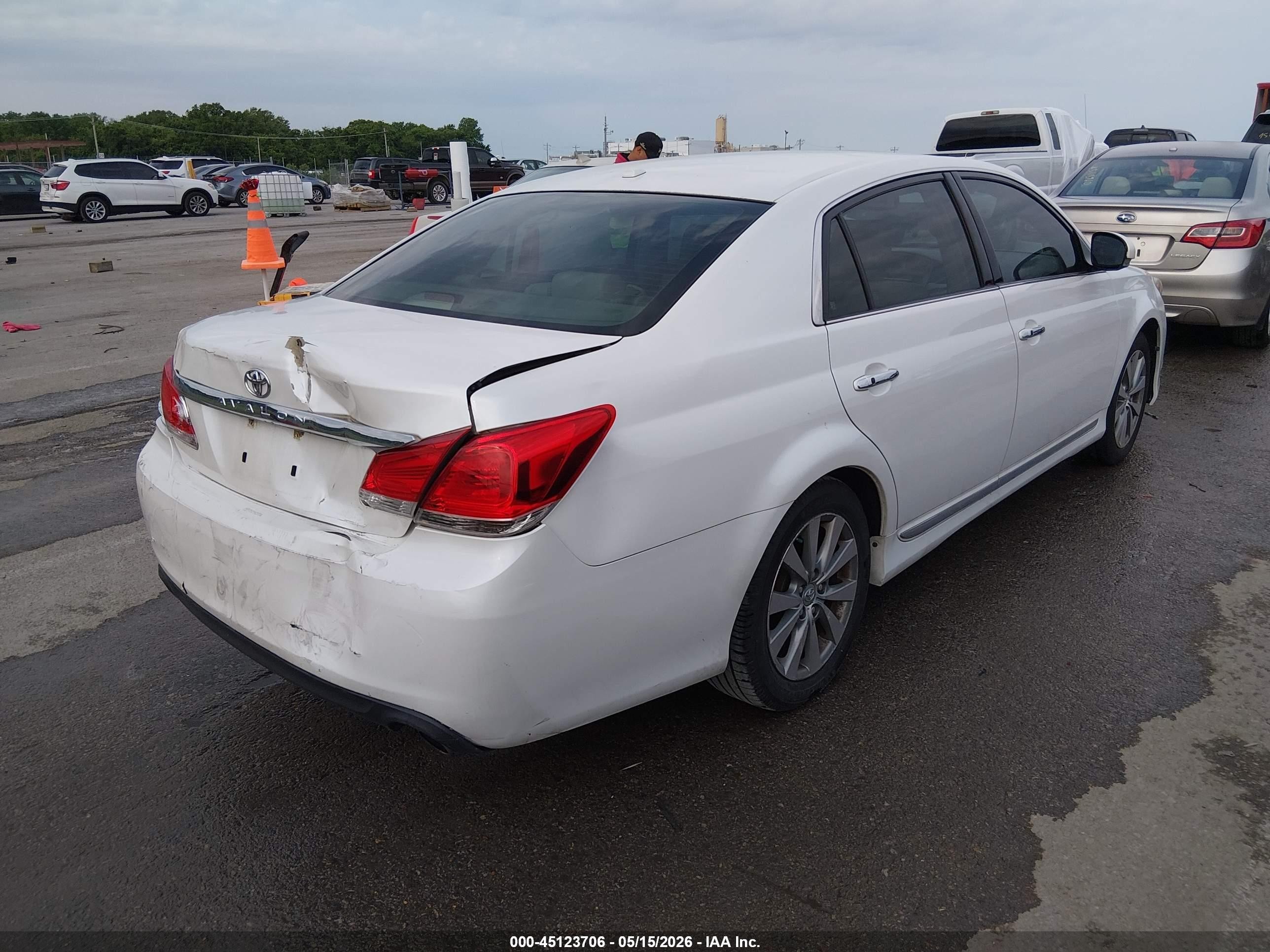 2012 Toyota Avalon Limited White vin: 4T1BK3DB6CU470137