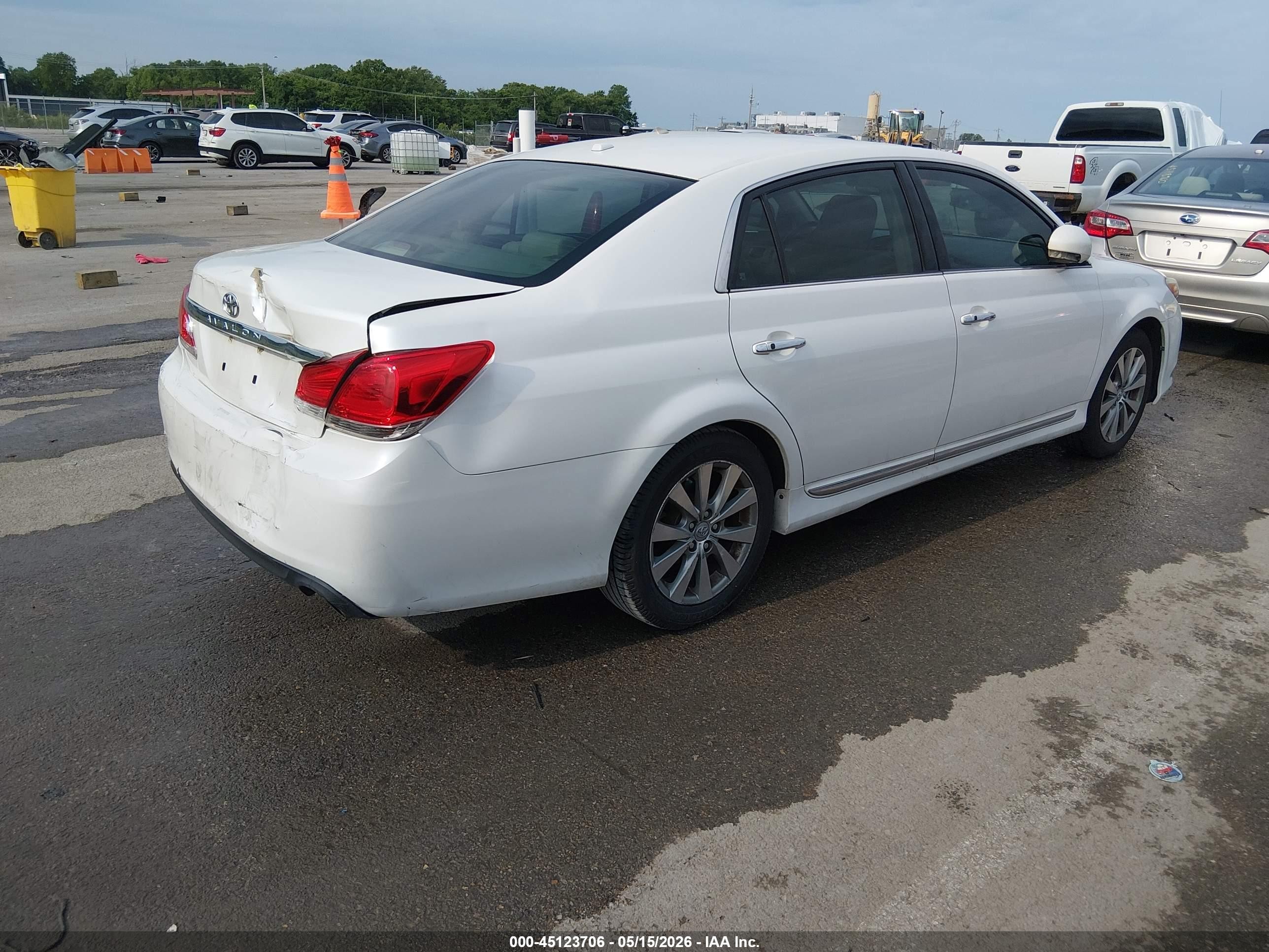 2012 Toyota Avalon Limited White vin: 4T1BK3DB6CU470137