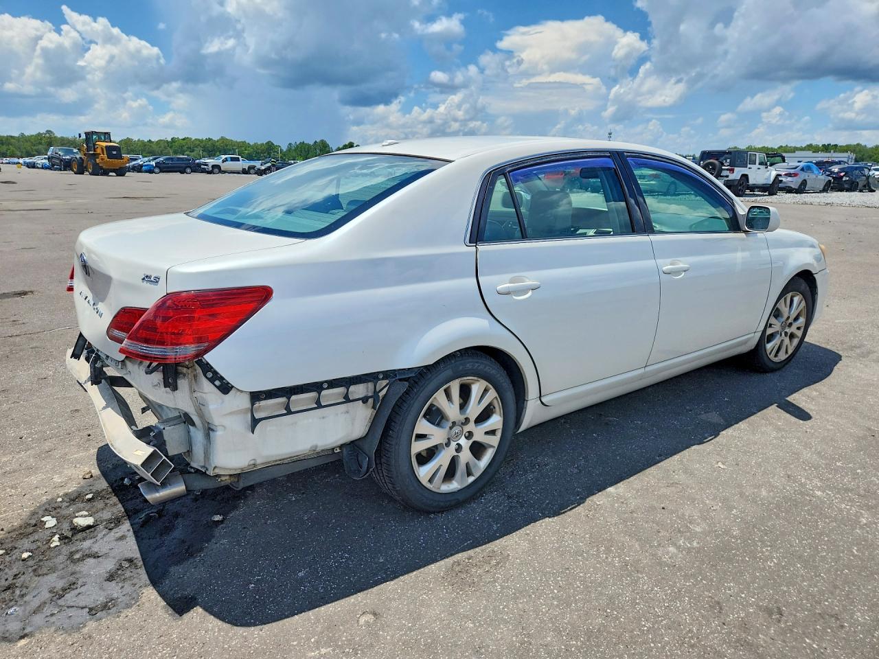 2010 Toyota Avalon Xls White vin: 4T1BK3DB7AU352370
