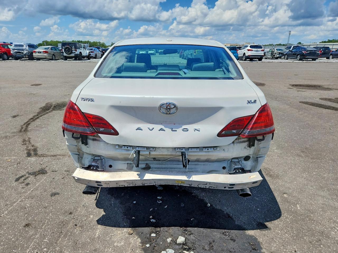 2010 Toyota Avalon Xls White vin: 4T1BK3DB7AU352370