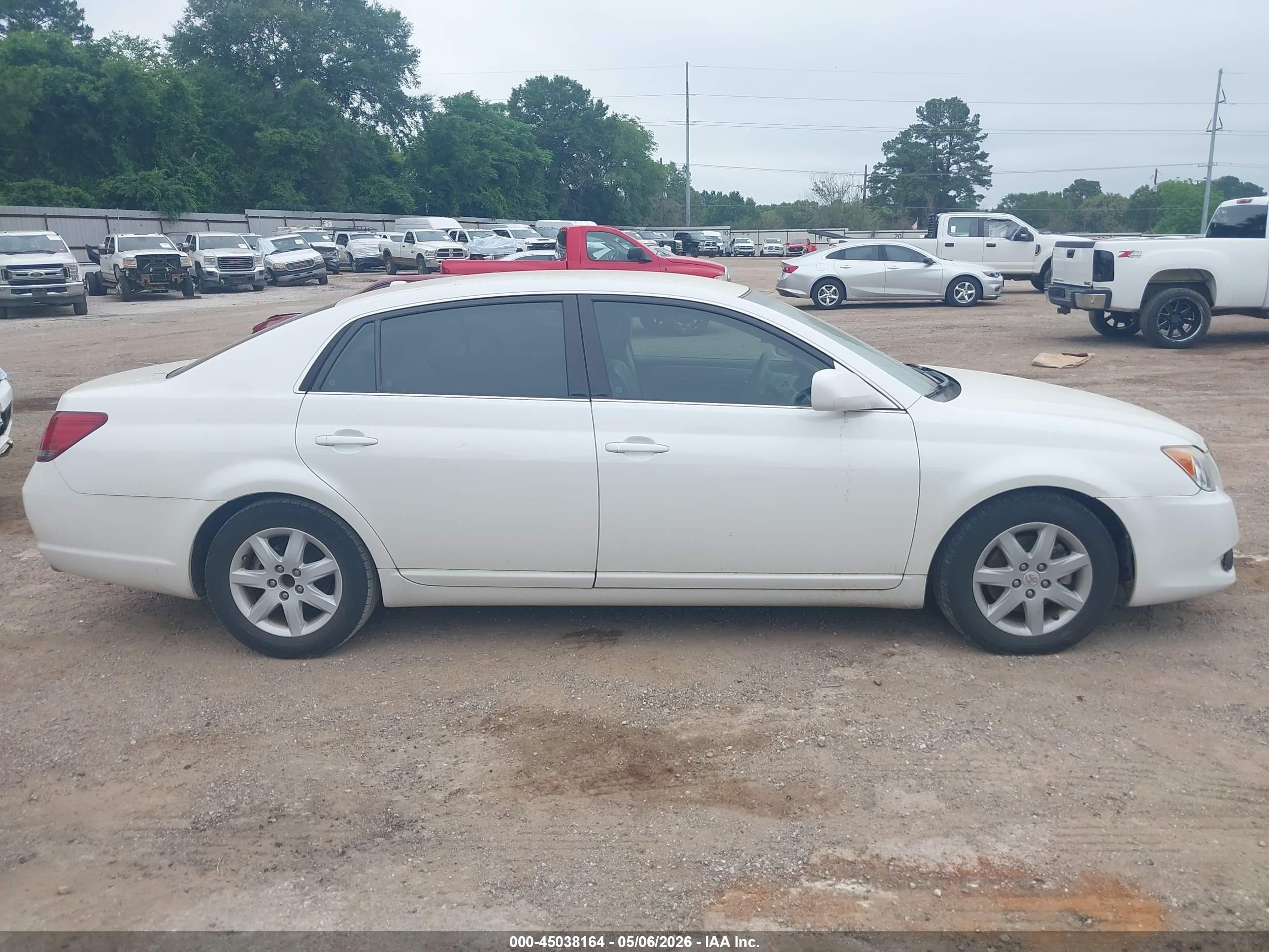 2010 Toyota Avalon Xl White vin: 4T1BK3DB7AU356970