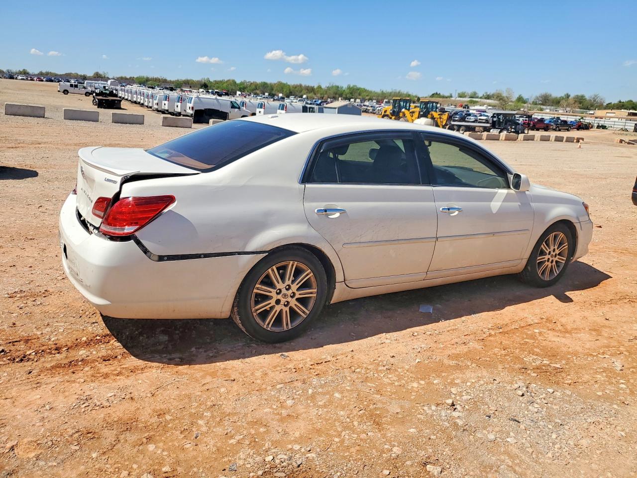 2010 Toyota Avalon Limited White vin: 4T1BK3DB7AU357004