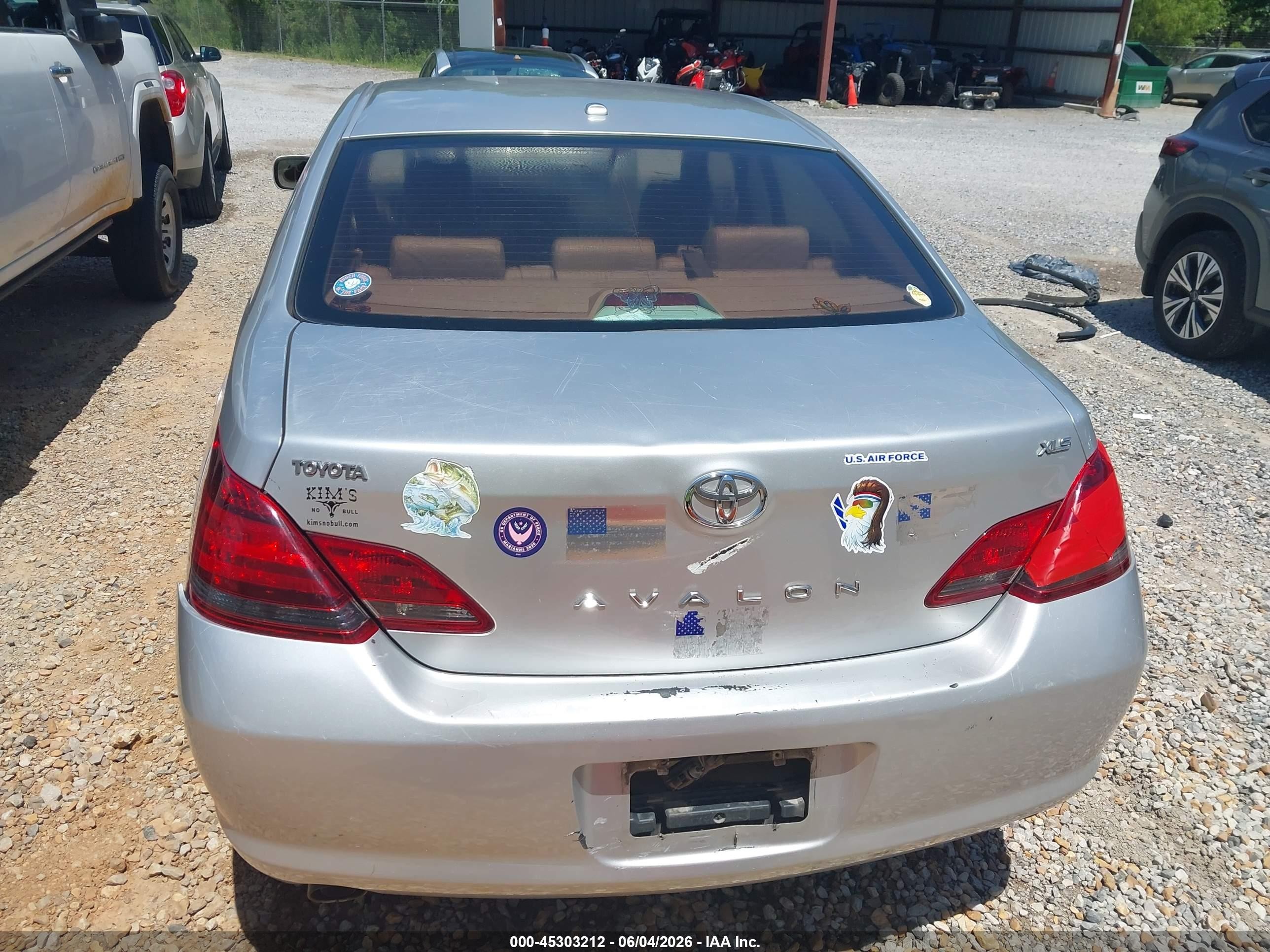 2010 Toyota Avalon Xls Silver vin: 4T1BK3DB7AU358556