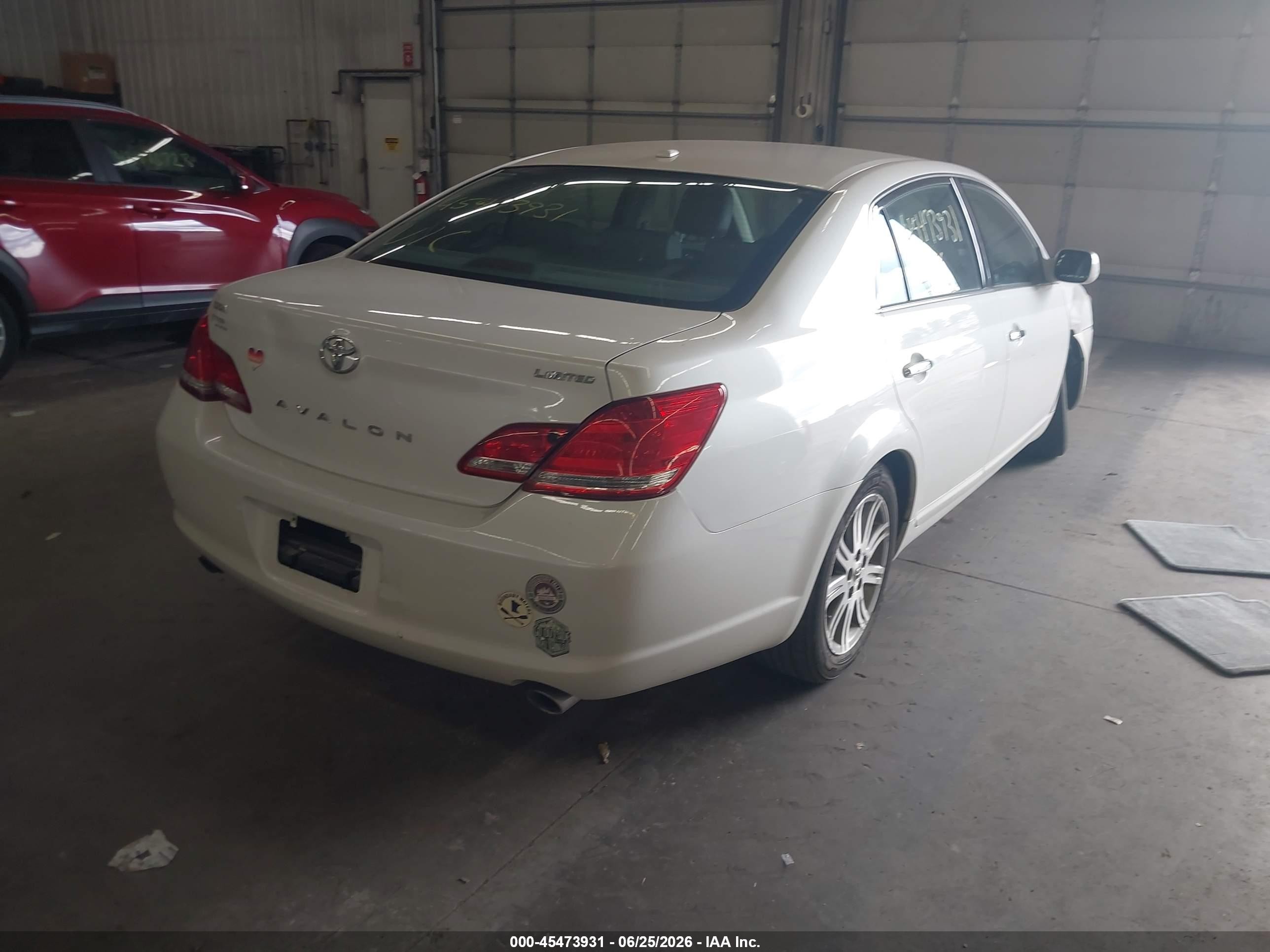 2010 Toyota Avalon Limited White vin: 4T1BK3DB7AU365913