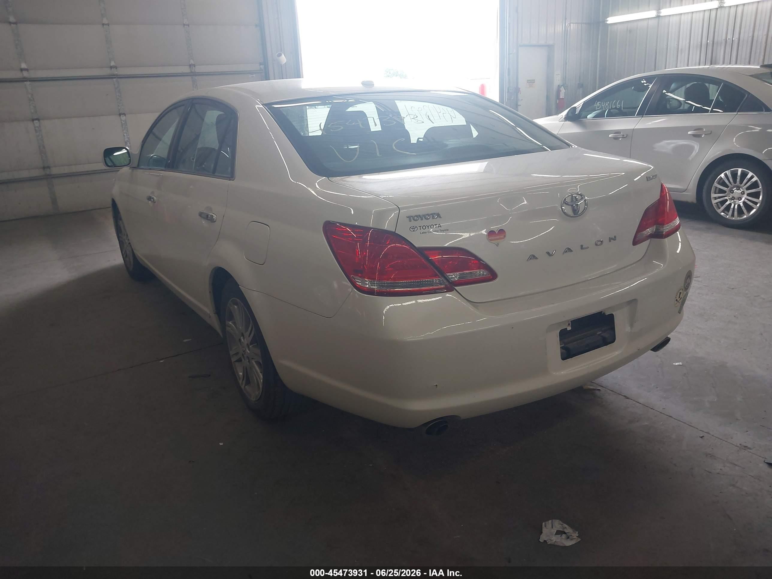 2010 Toyota Avalon Limited White vin: 4T1BK3DB7AU365913