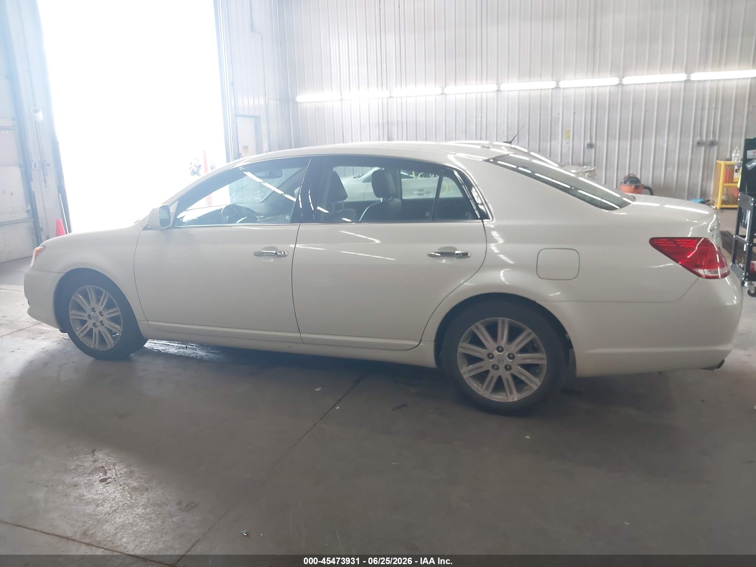 2010 Toyota Avalon Limited White vin: 4T1BK3DB7AU365913