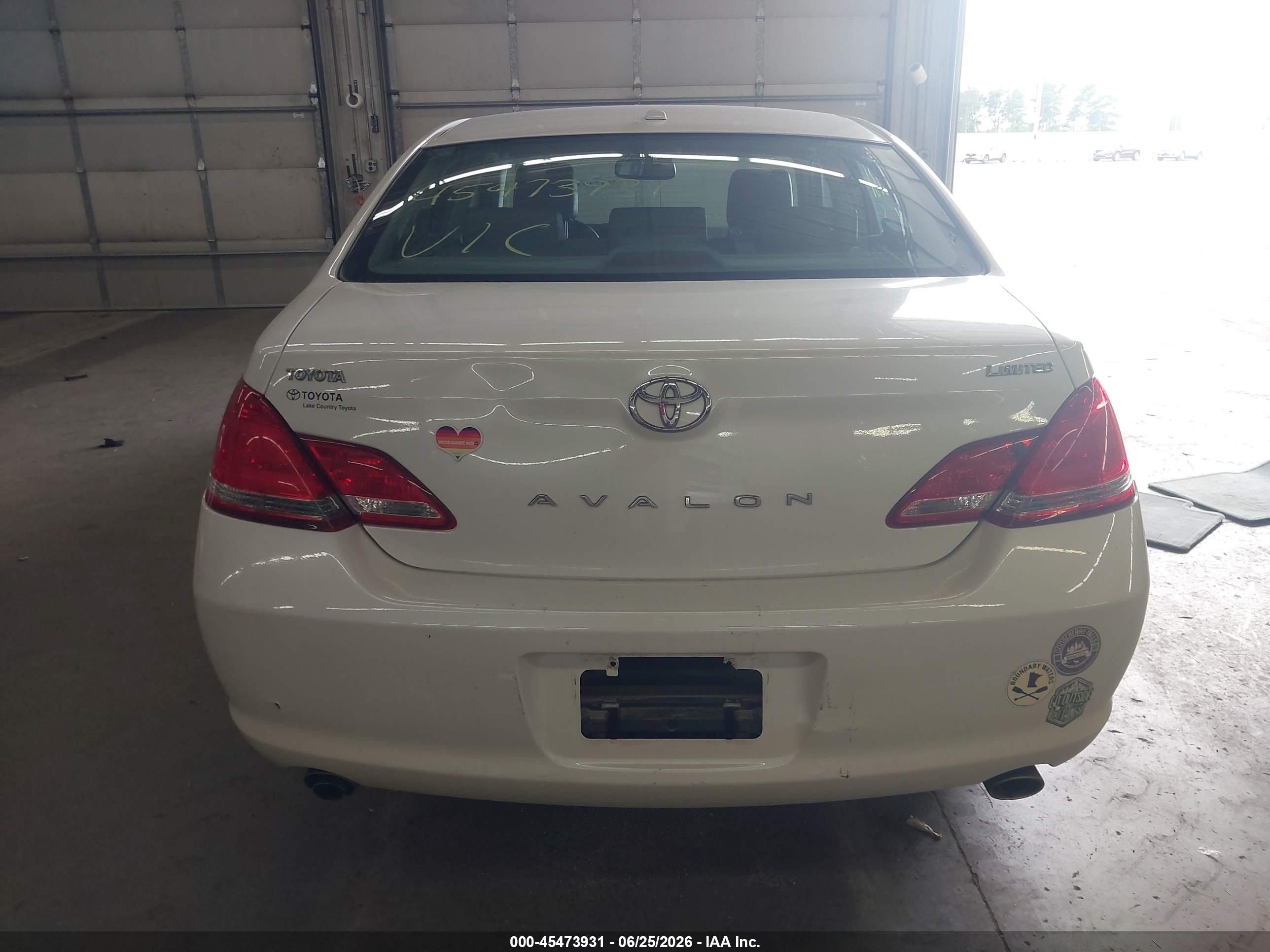 2010 Toyota Avalon Limited White vin: 4T1BK3DB7AU365913