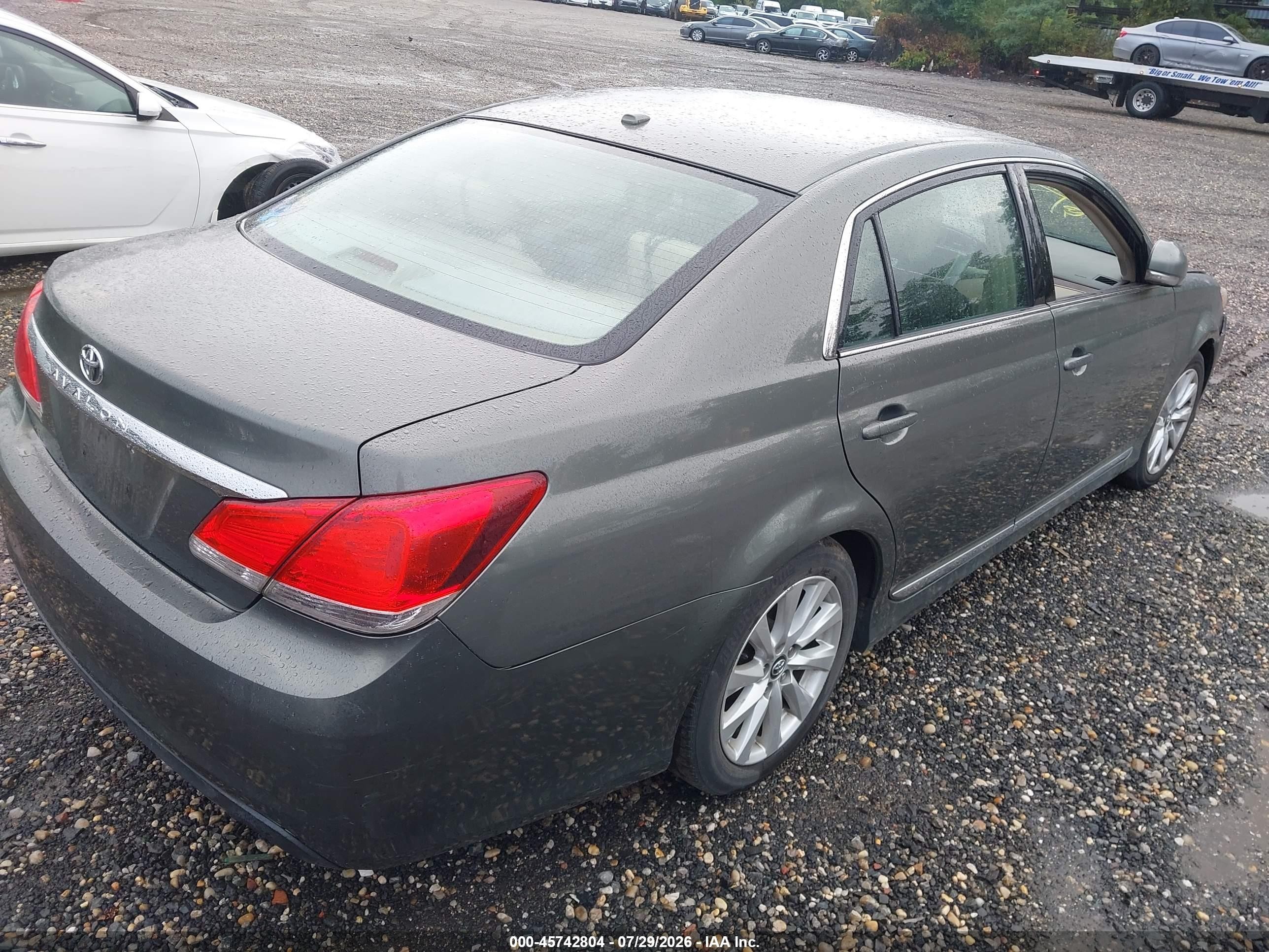 2011 Toyota Avalon   Green vin: 4T1BK3DB7BU372989