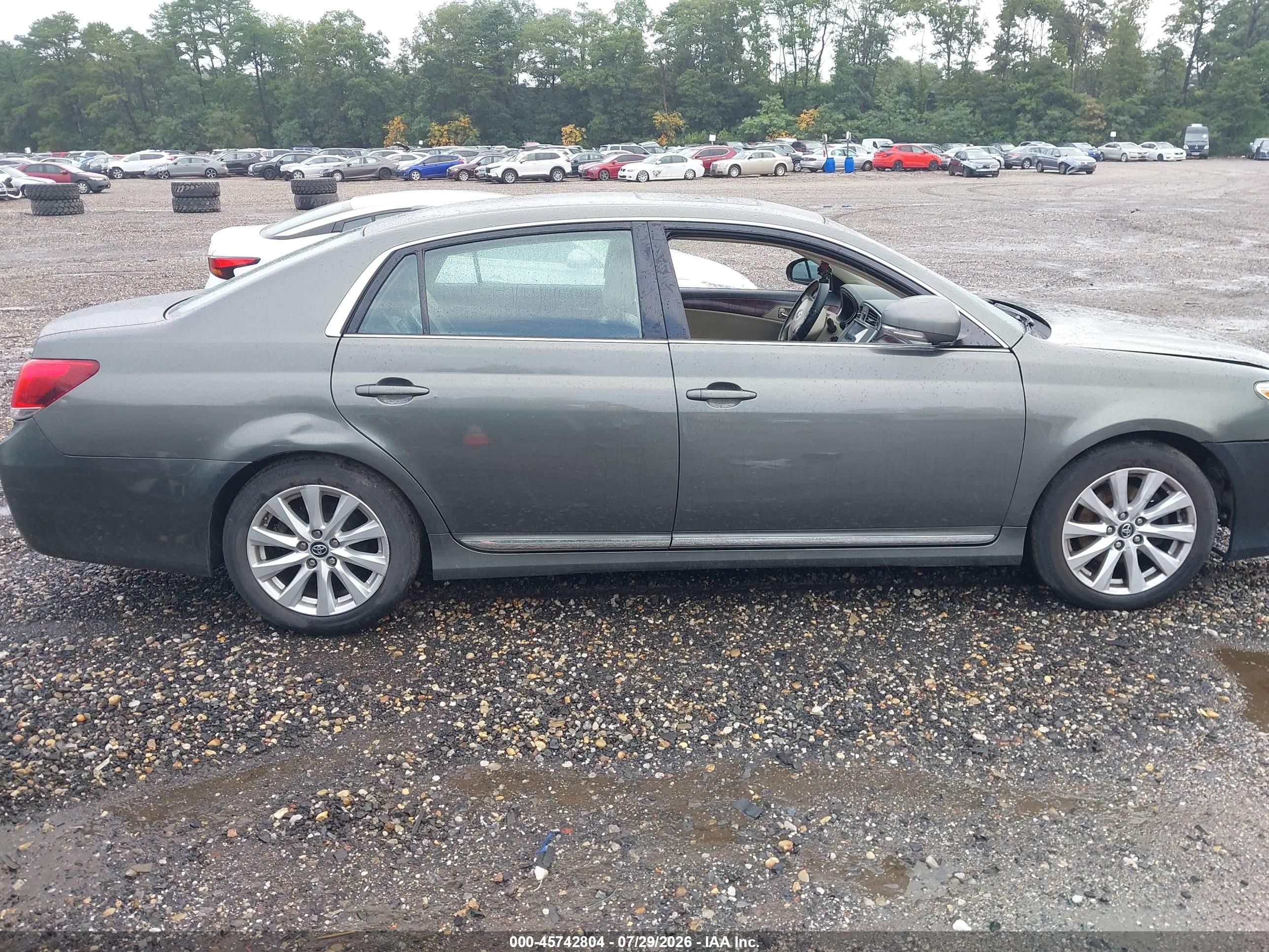 2011 Toyota Avalon   Green vin: 4T1BK3DB7BU372989