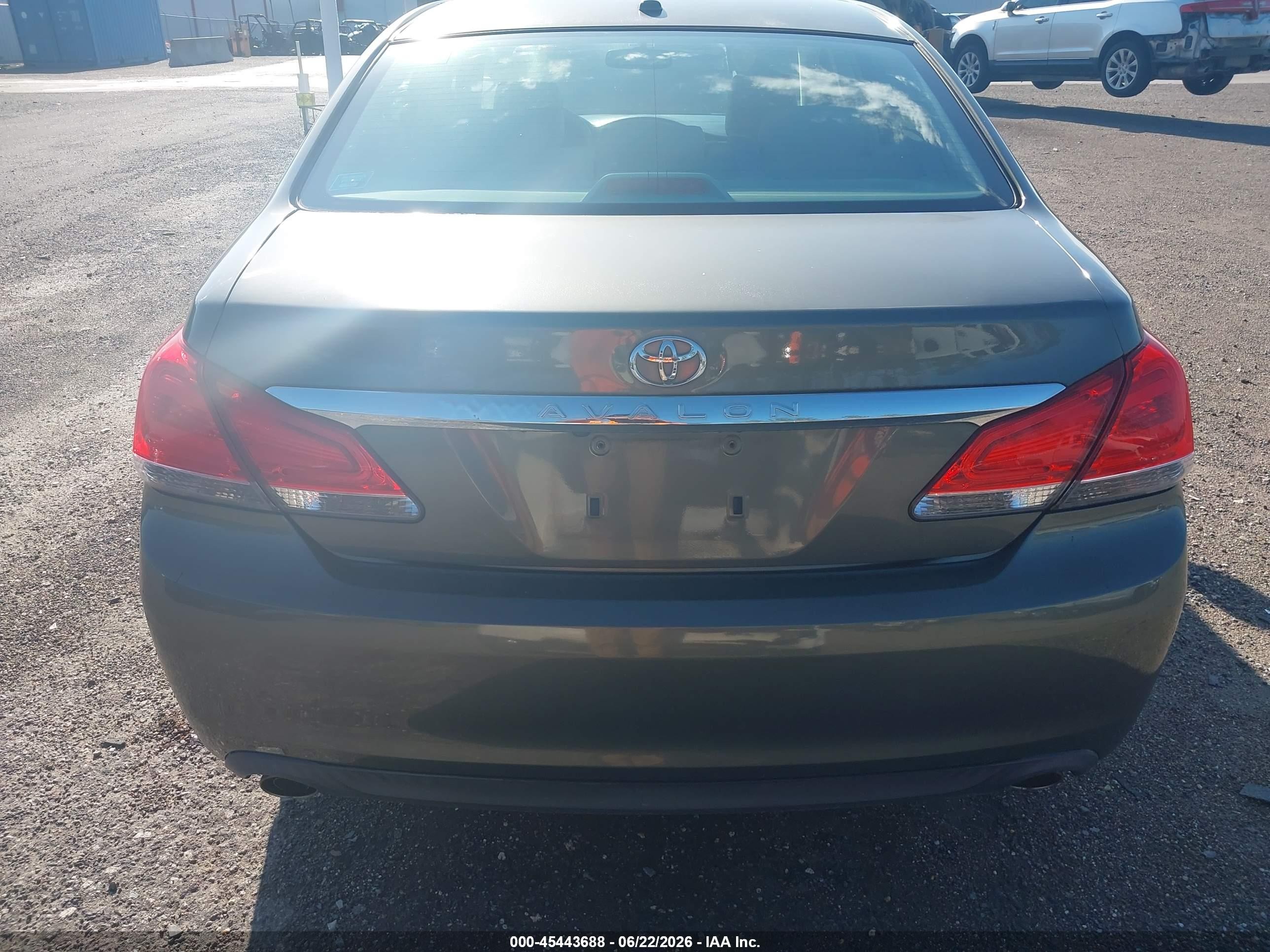 2011 Toyota Avalon   Green vin: 4T1BK3DB7BU374564