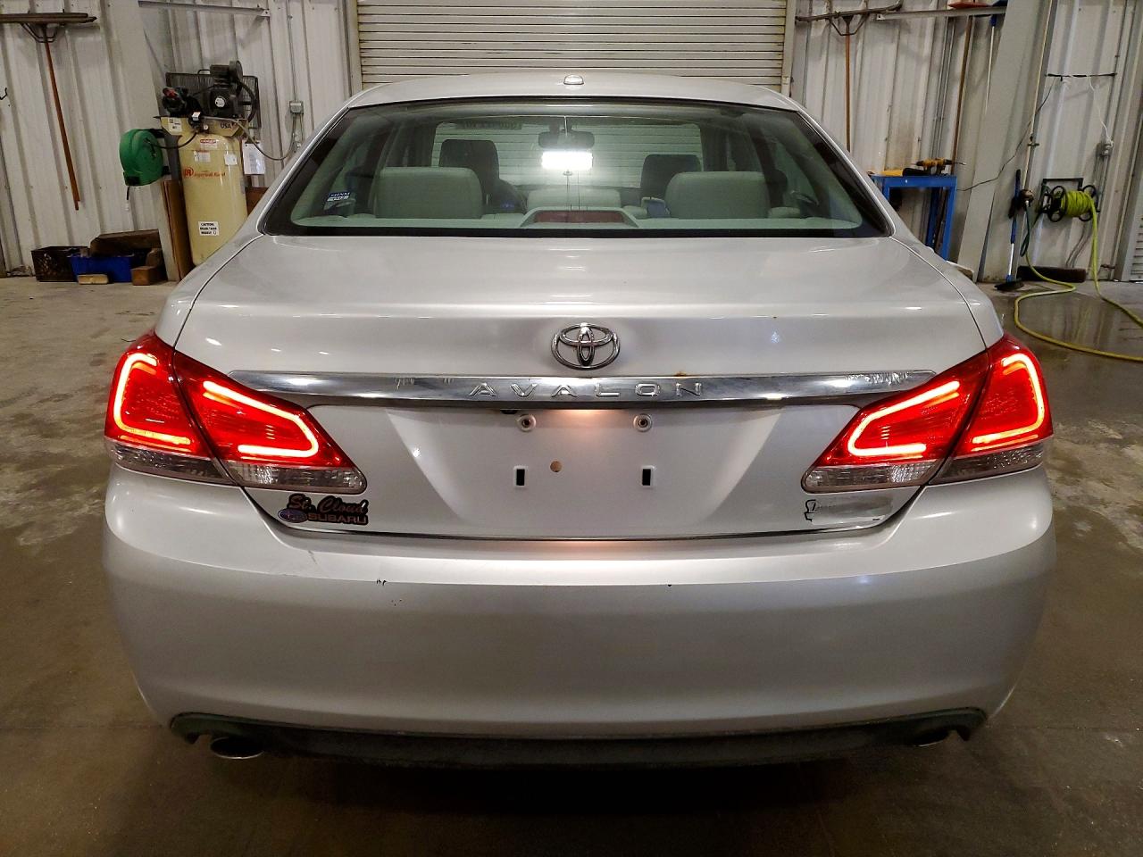 2011 Toyota Avalon Base Silver vin: 4T1BK3DB7BU400631