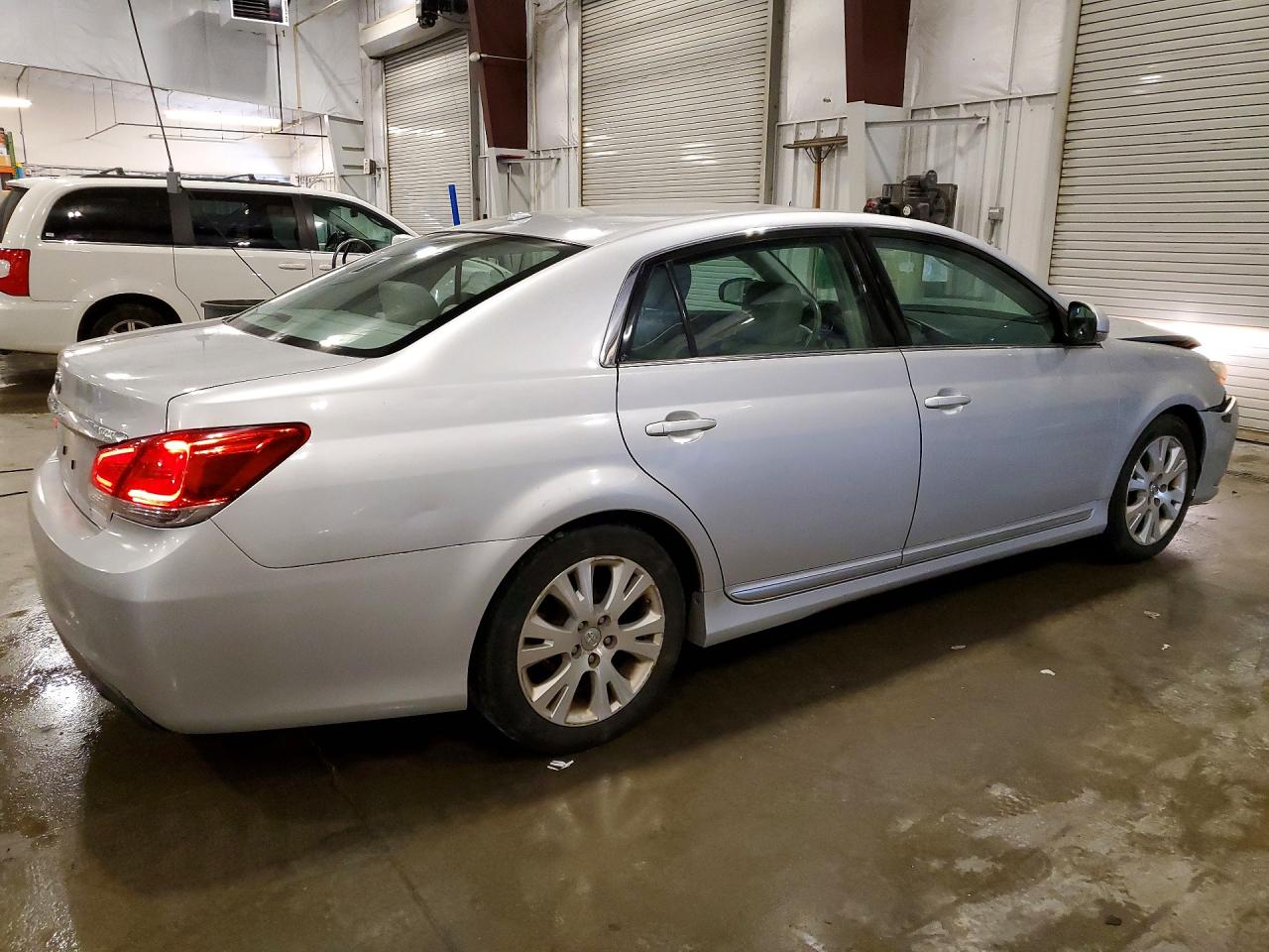 2011 Toyota Avalon Base Silver vin: 4T1BK3DB7BU400631