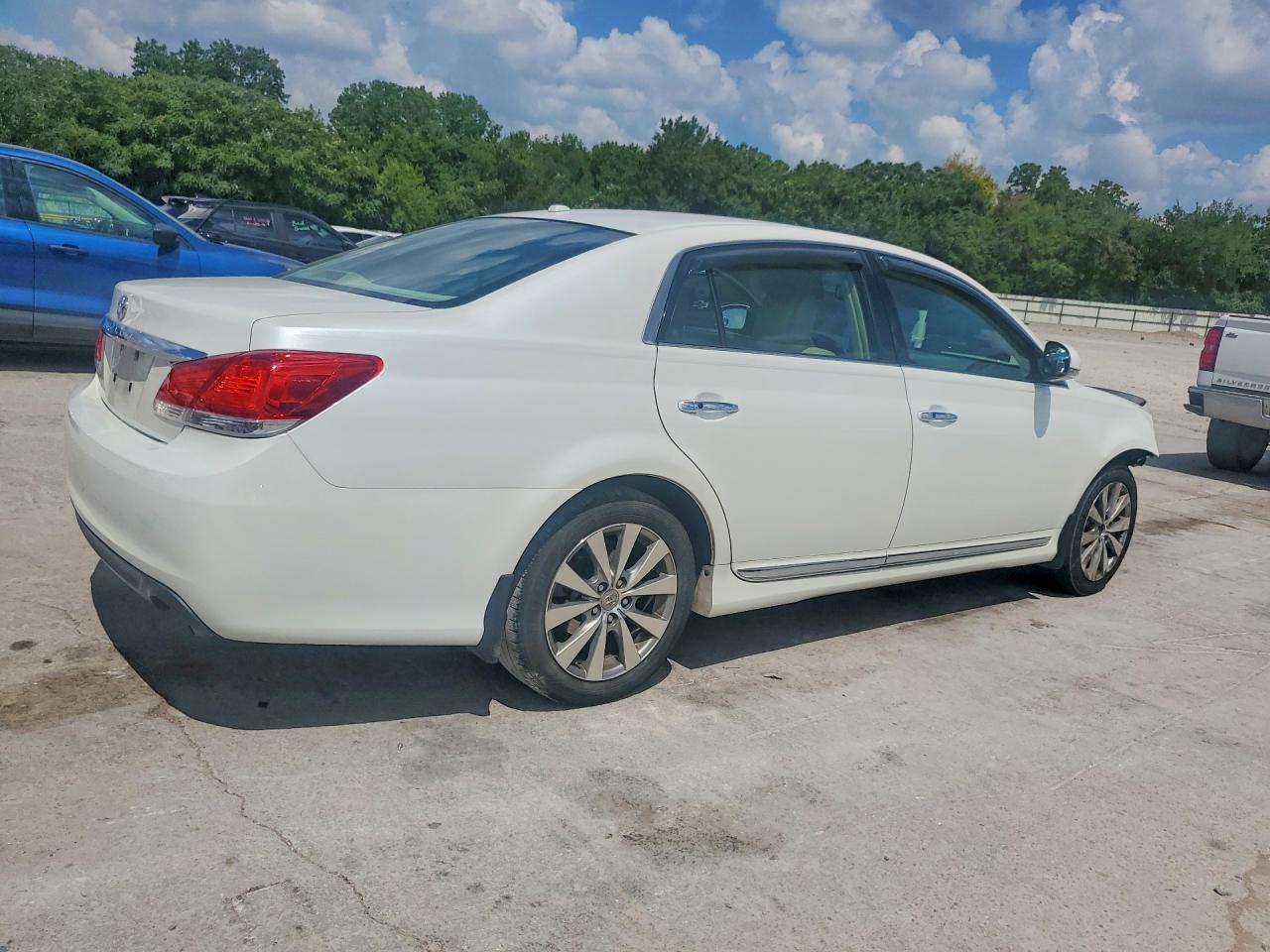 2011 Toyota Avalon Limited White vin: 4T1BK3DB7BU428705