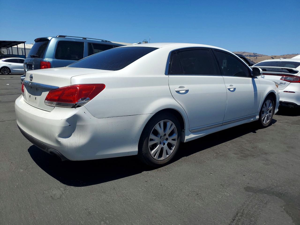 2012 Toyota Avalon Base White vin: 4T1BK3DB7CU450530