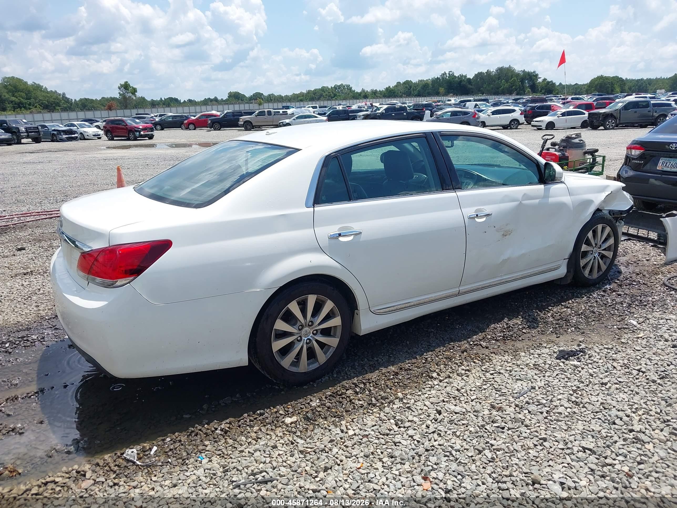 2012 Toyota Avalon Limited White vin: 4T1BK3DB7CU468526