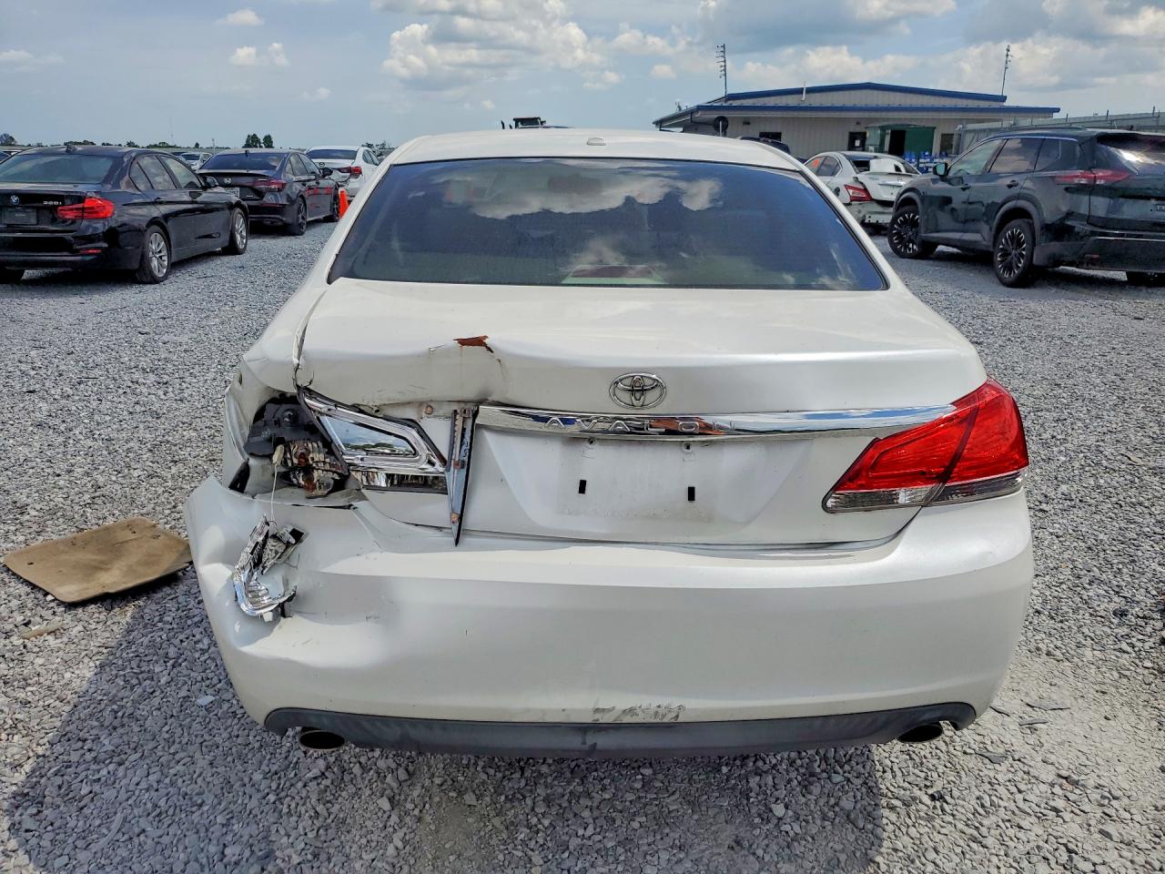 2012 Toyota Avalon Base White vin: 4T1BK3DB7CU471216