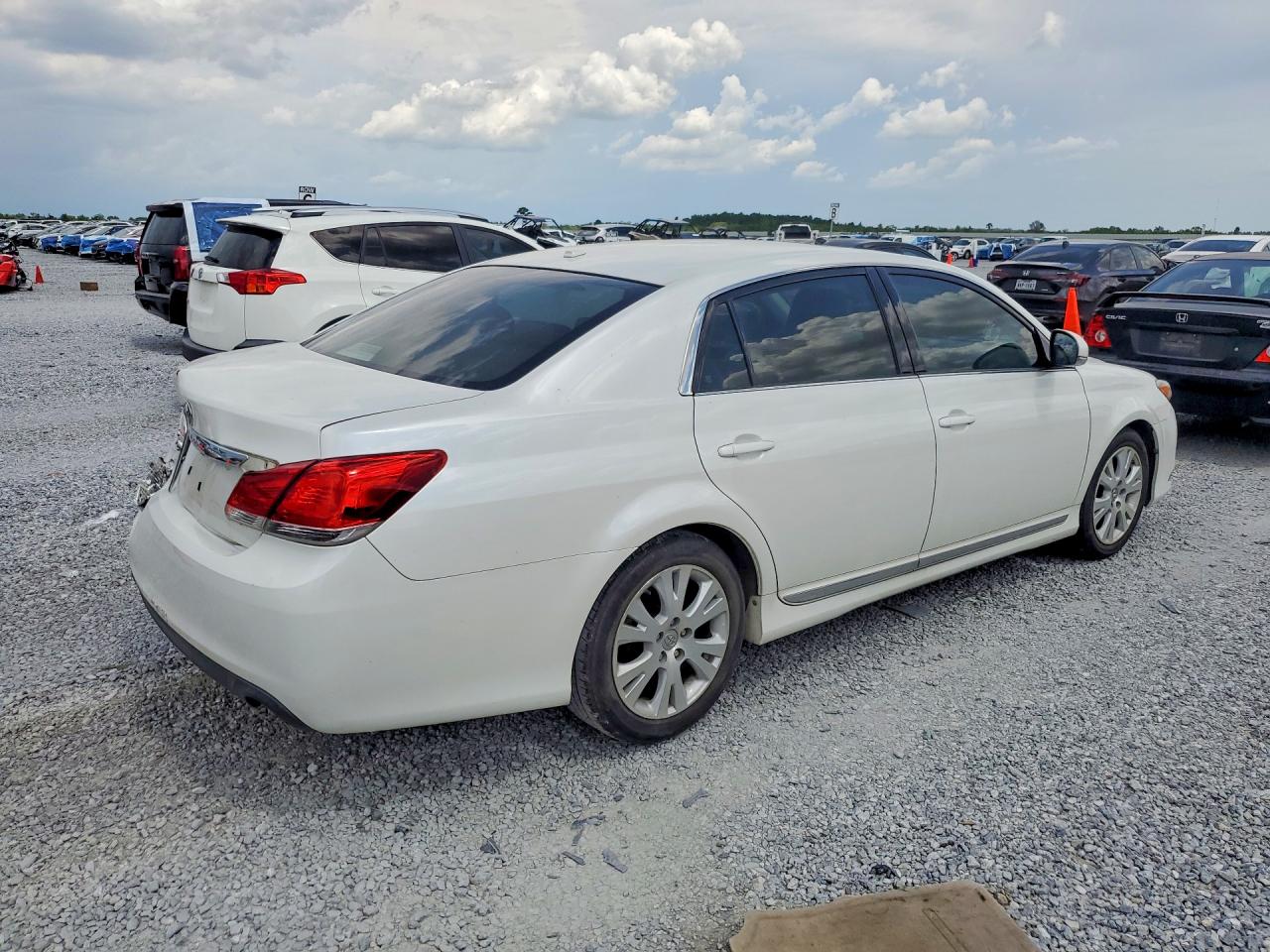2012 Toyota Avalon Base White vin: 4T1BK3DB7CU471216